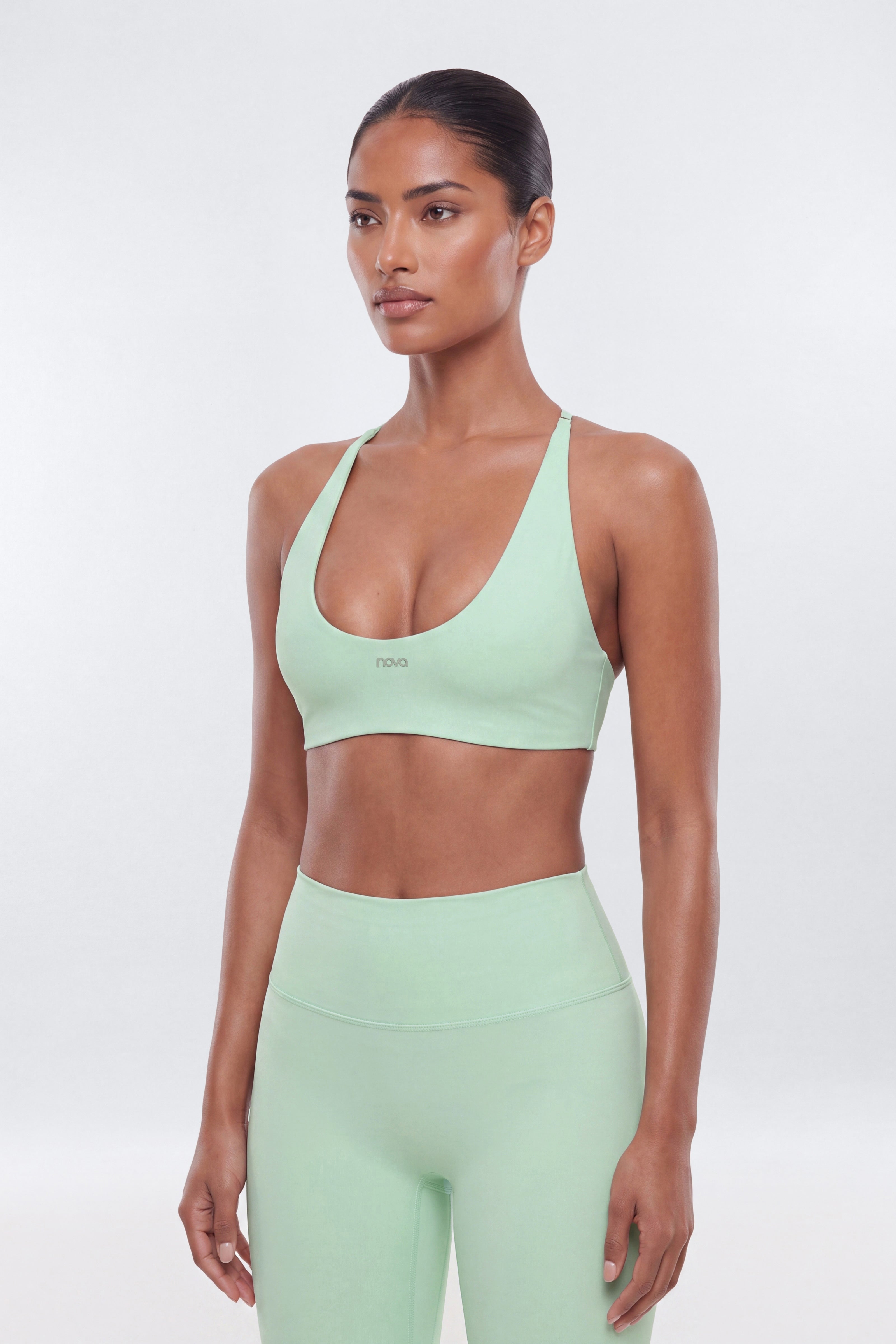 AirSculpt™ Scoop Halter Sports Bra - Cool Mint