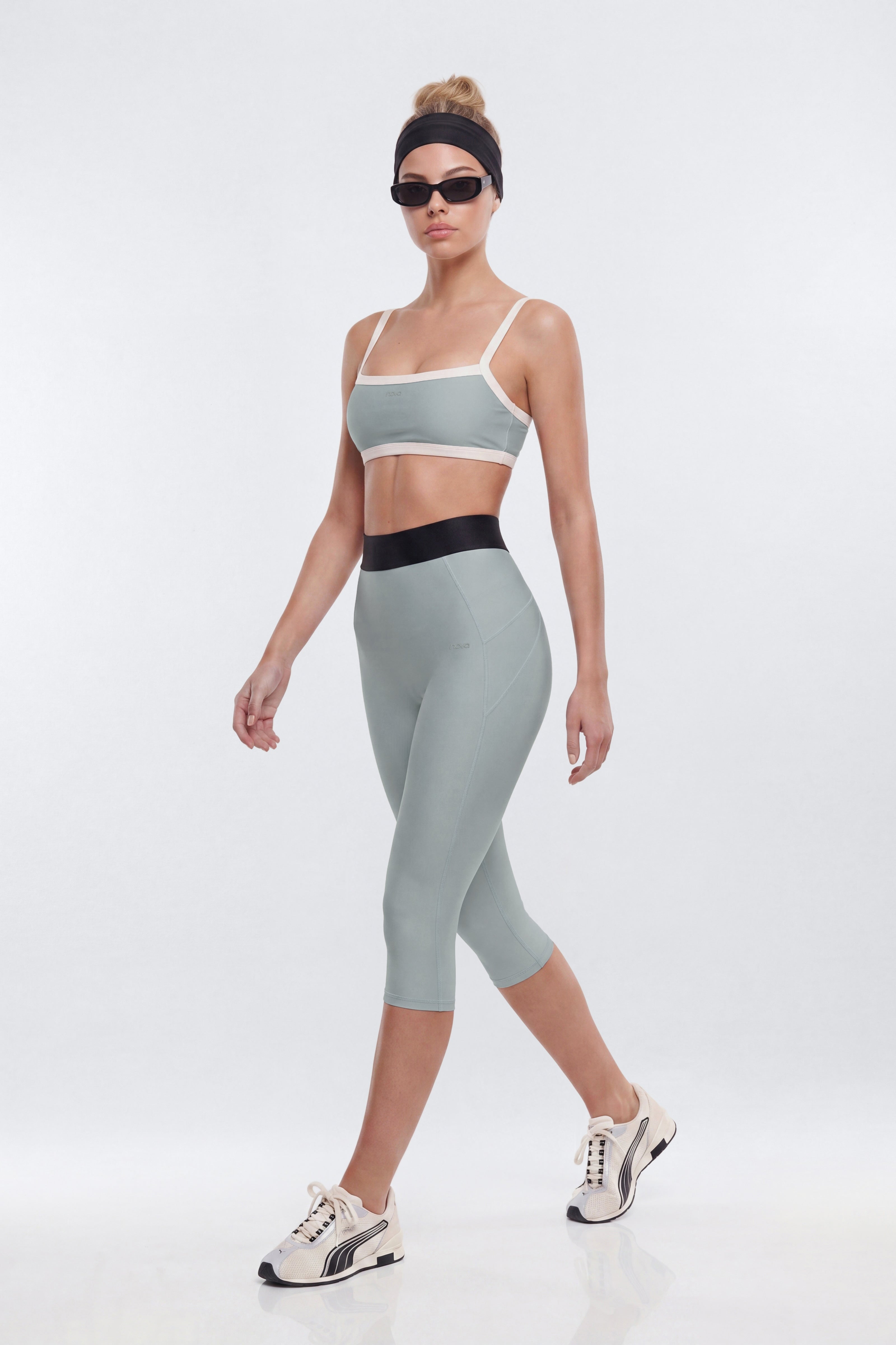 AirSculpt™ 17″ Mid-Rise Capri Legging - Steel