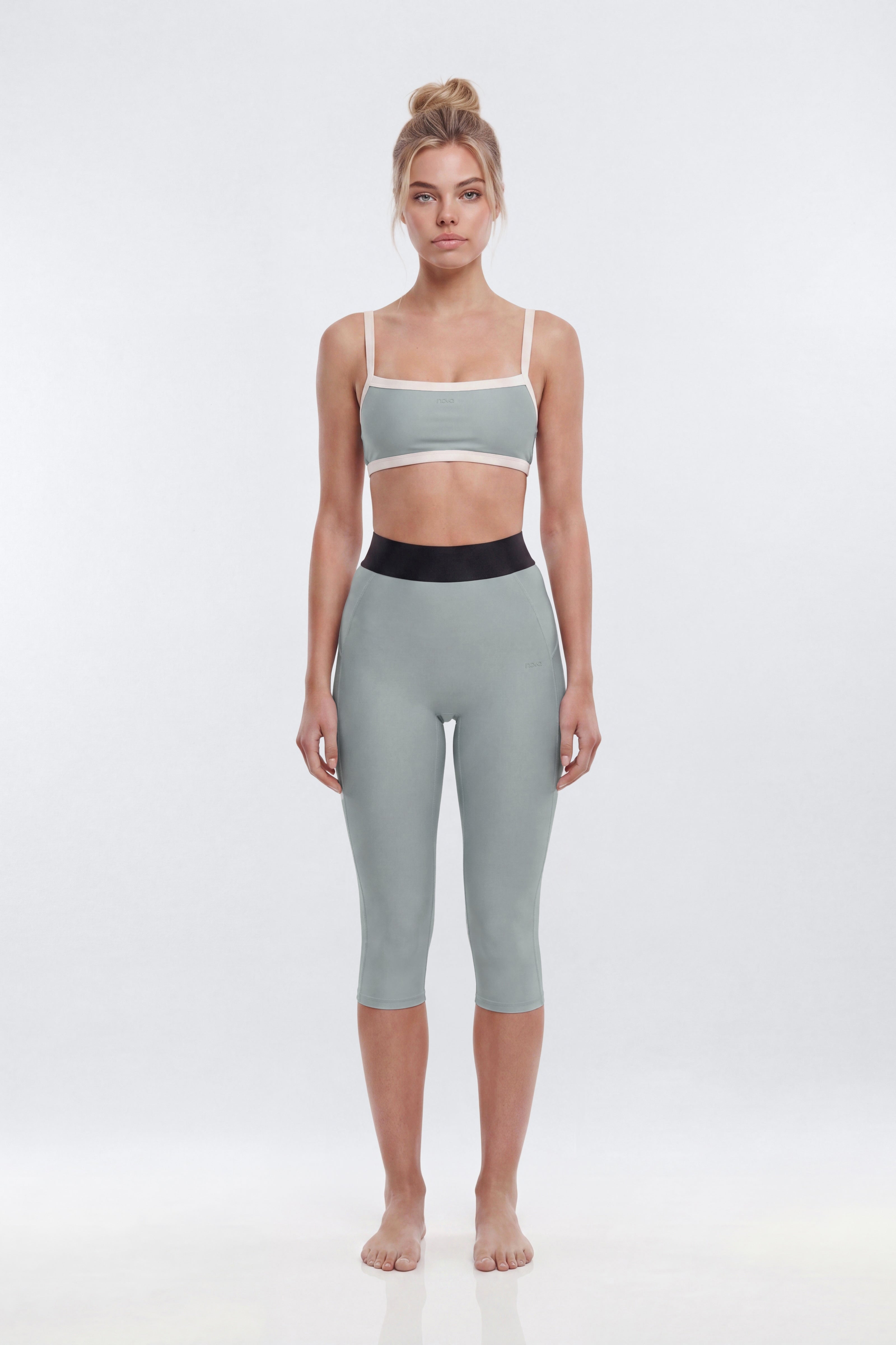 AirSculpt™ 17″ Mid-Rise Capri Legging - Steel