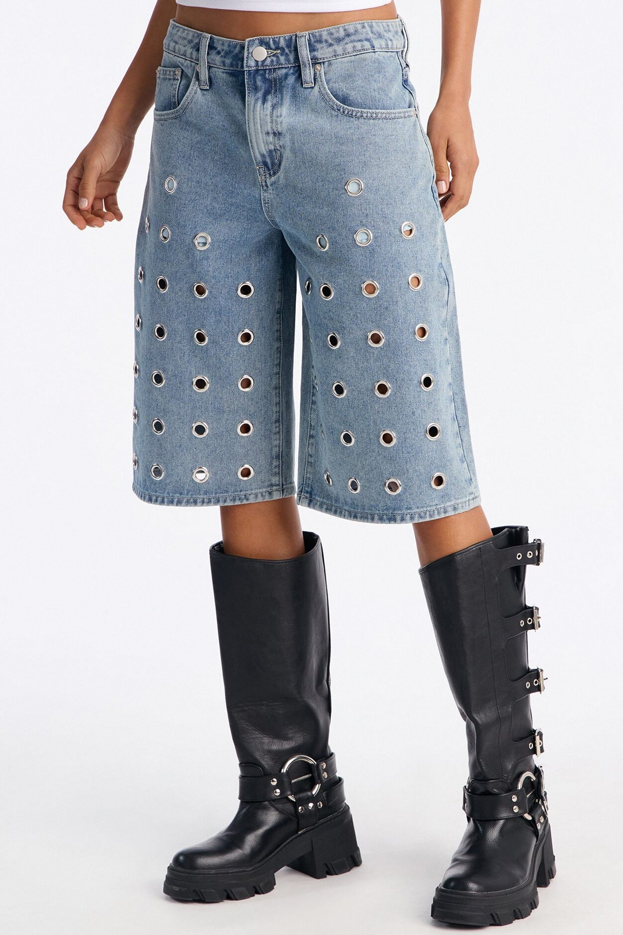 Throwing You Off Grommet Denim Jorts - Medium Wash