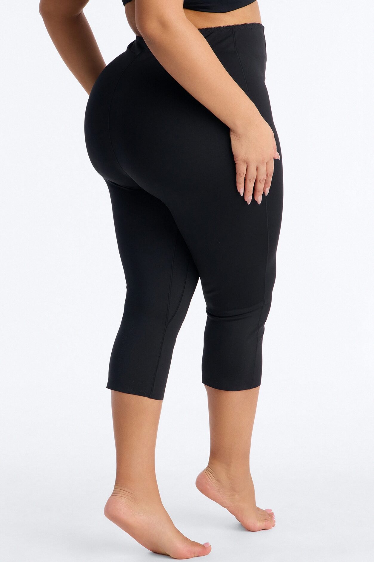 Mid Compression Shapewear Capri Pant - Black