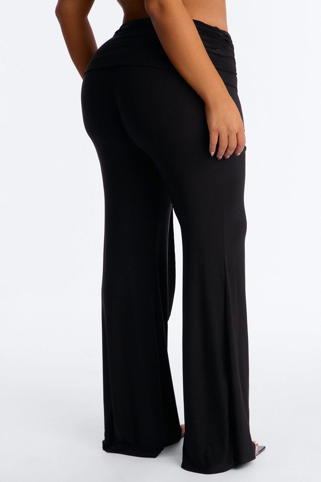 Wrenley Mid Rise Foldover Ruched Flare Pant 33″ - Black