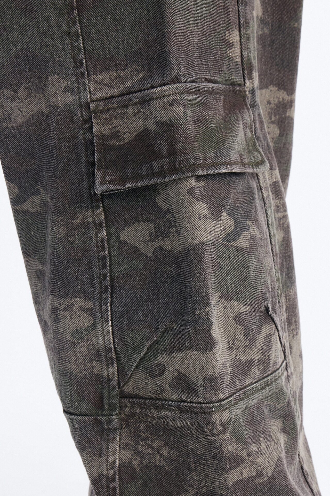 Combat Seams Barrel Jeans - Camouflage