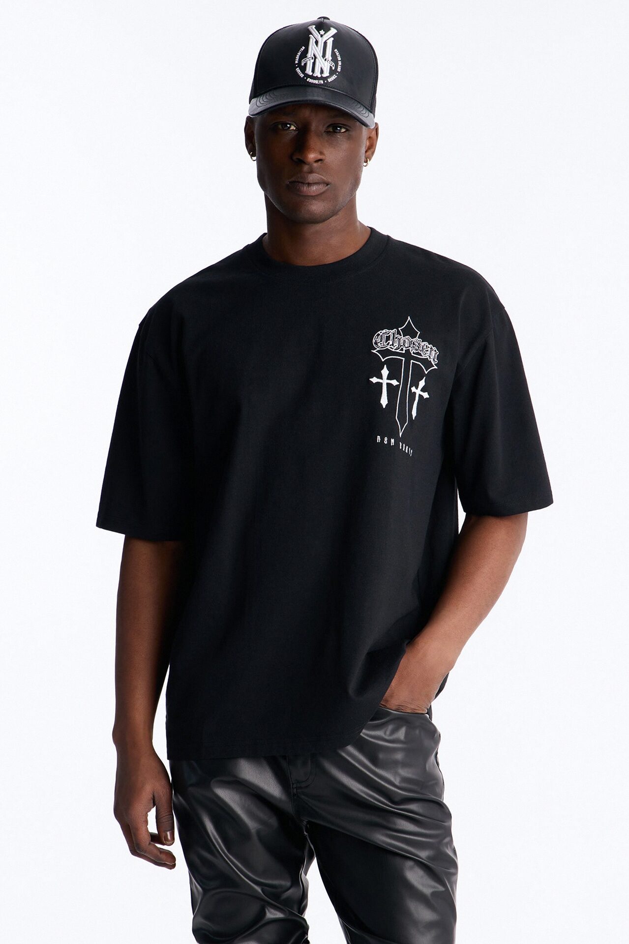 Chosen Cross Embroidery Short Sleeve Tee - Black