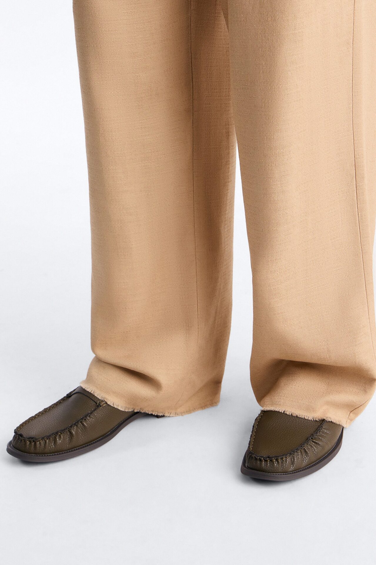 Pebble Texture Faux Leather Pleated Toe Loafer - Olive