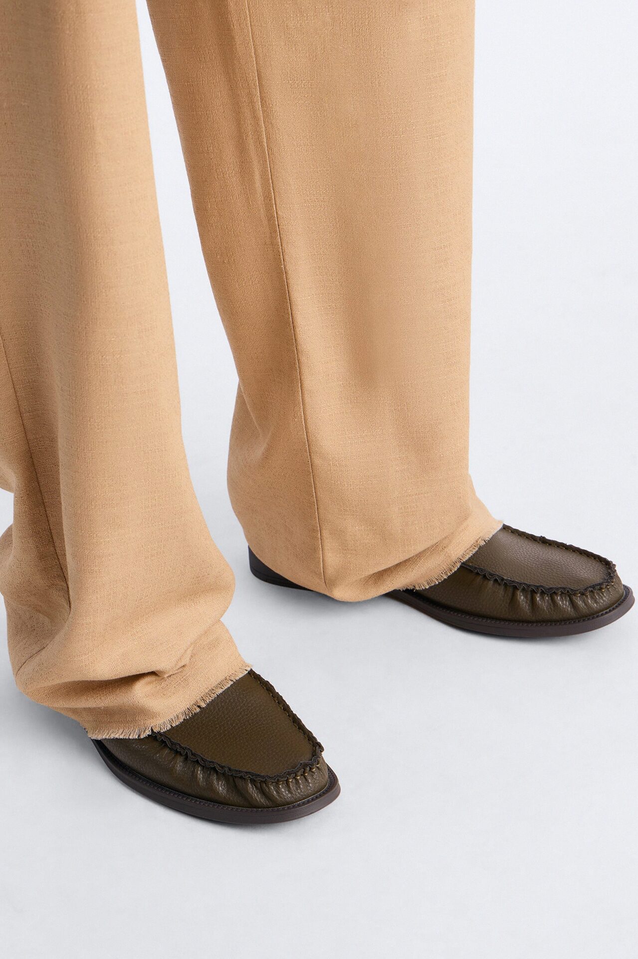 Pebble Texture Faux Leather Pleated Toe Loafer - Olive
