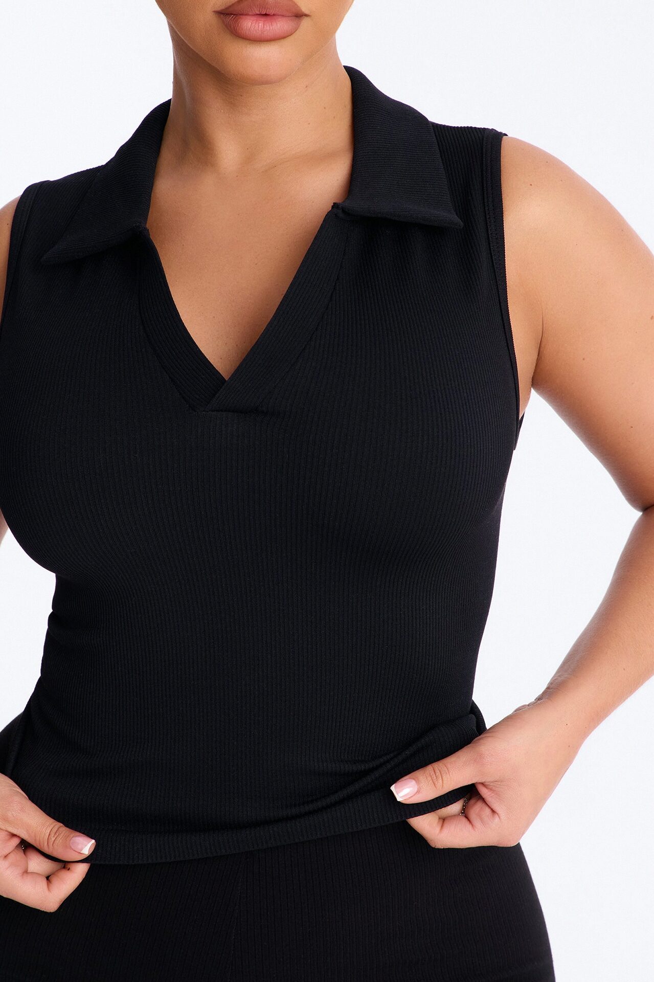 Lyra Seamless Rib Basic Sleeveless Collared Top - Black