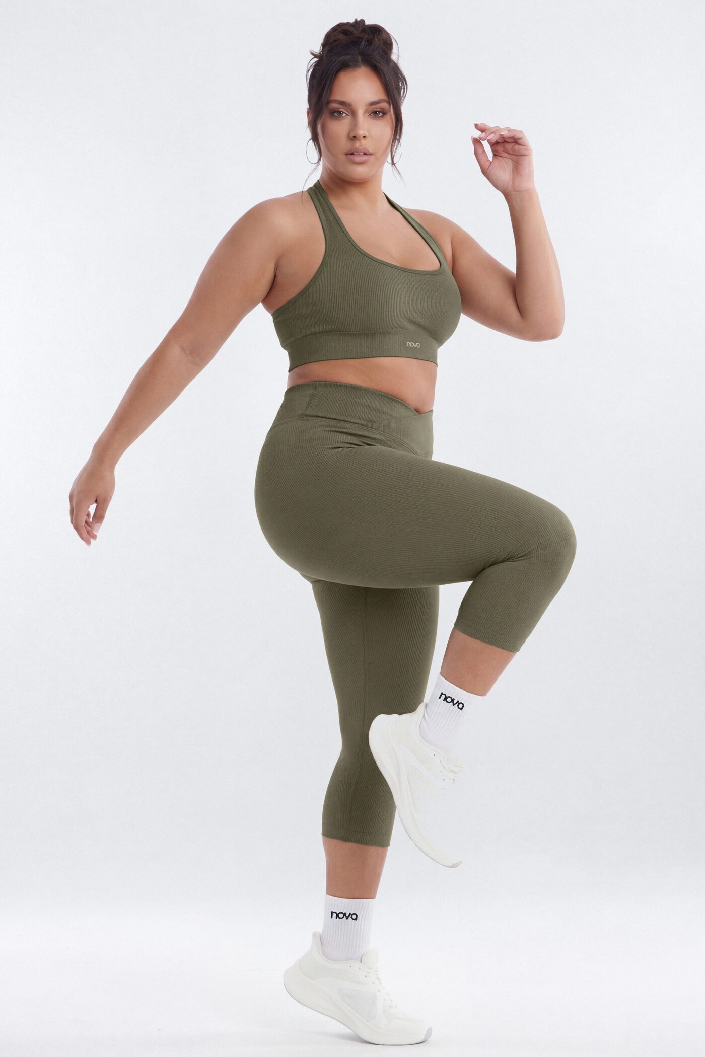 SeamlessLift™ 17″ Crossover Capri Legging - Moss