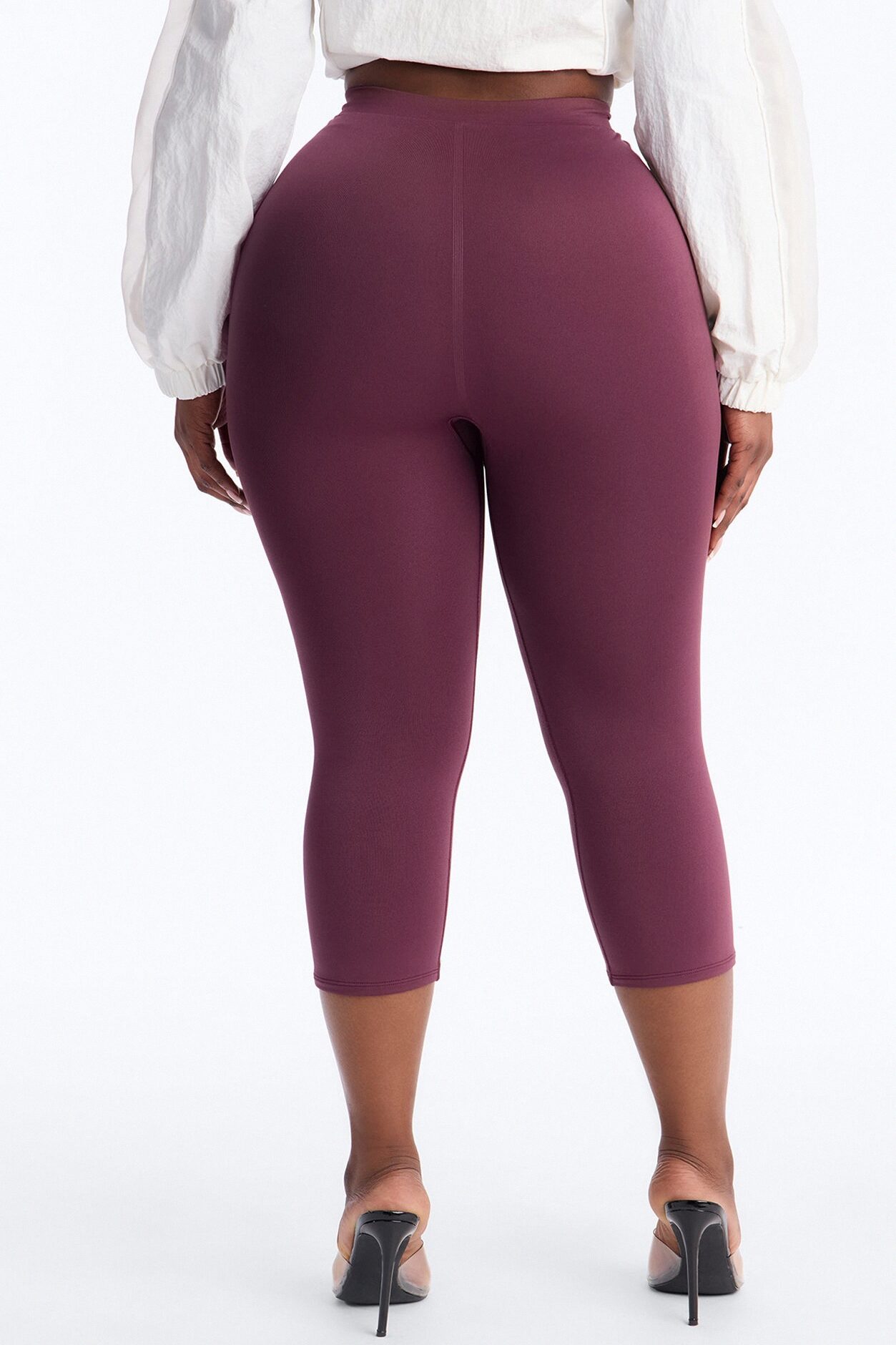 Seamless Smooth Double Lined Capri Pant - Plum