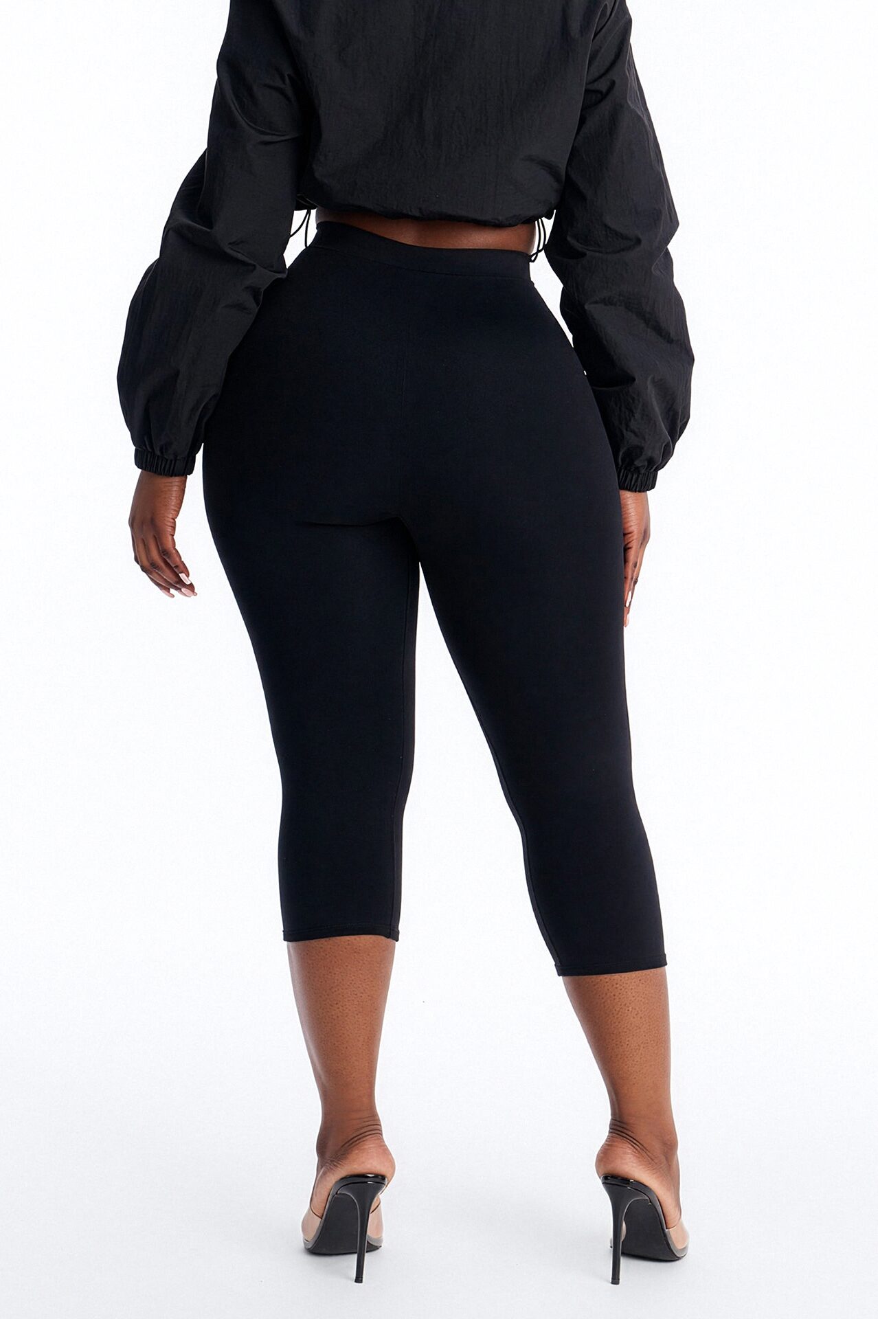 Seamless Smooth Double Lined Capri Pant - Black