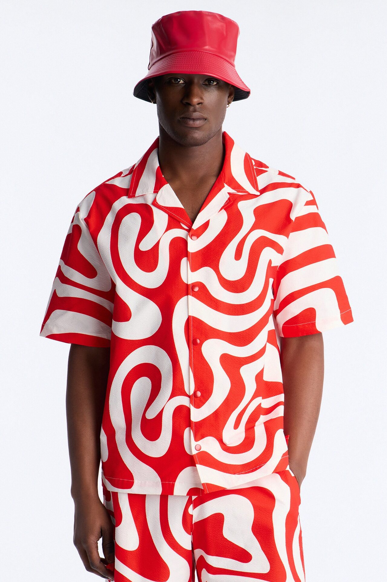 Relaxed Groovy Abstract Printed Seersucker Cuban Collar Button Up Shirt - Red
