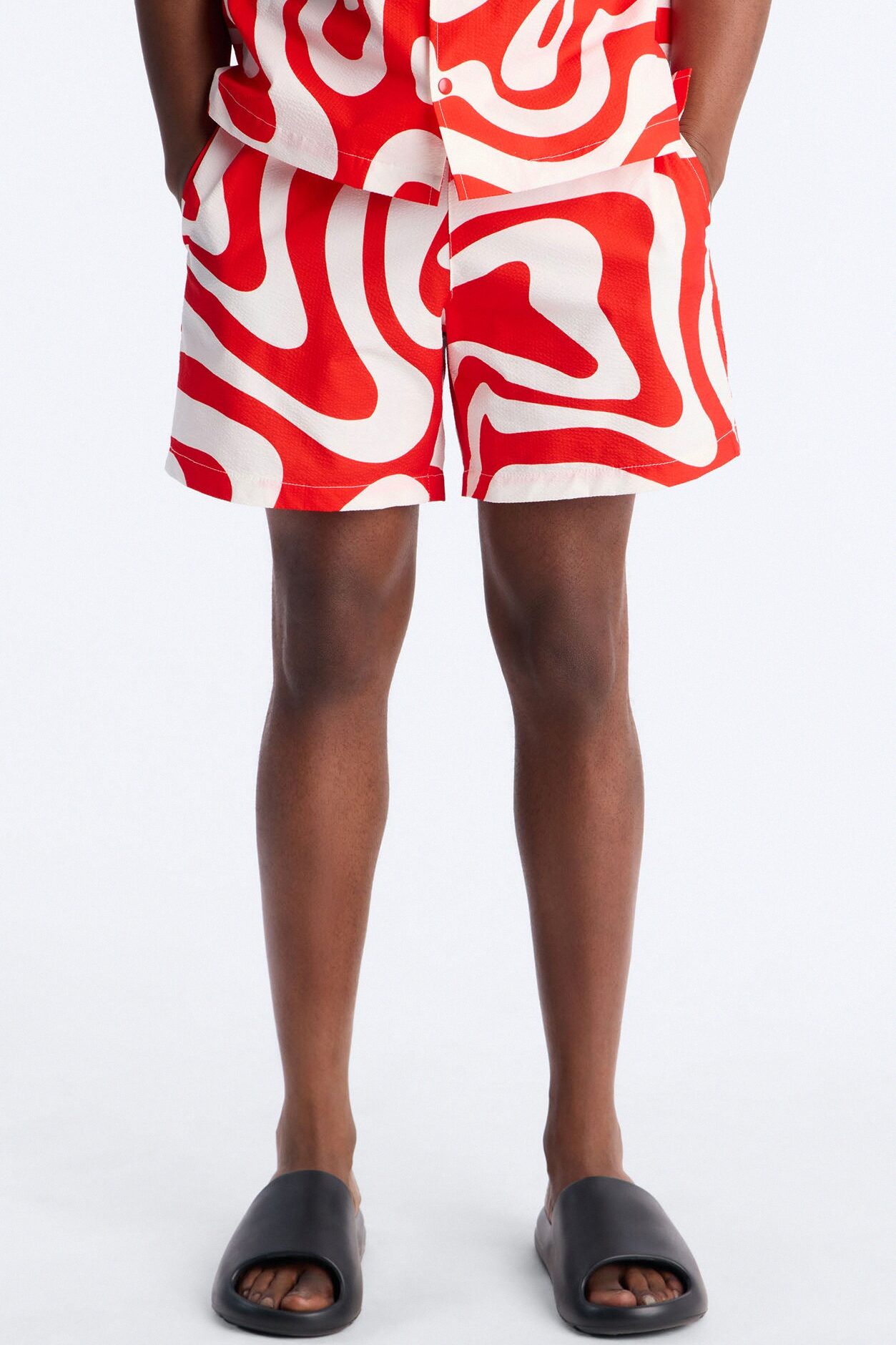 Groovy Abstract Printed Seersucker Swim Trunk 6″ - Red