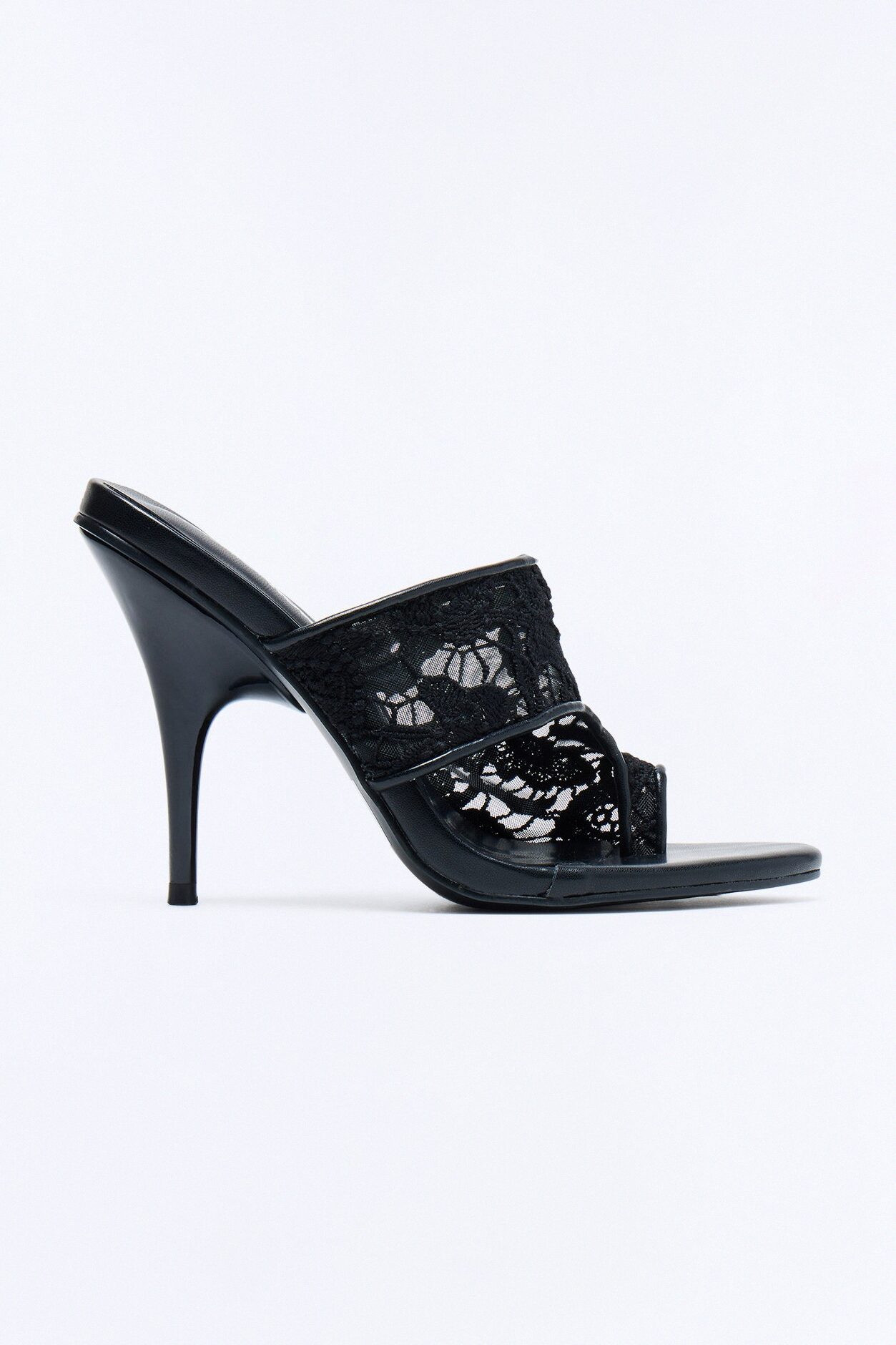 Bronya Toe Ring Lace Heels - Black