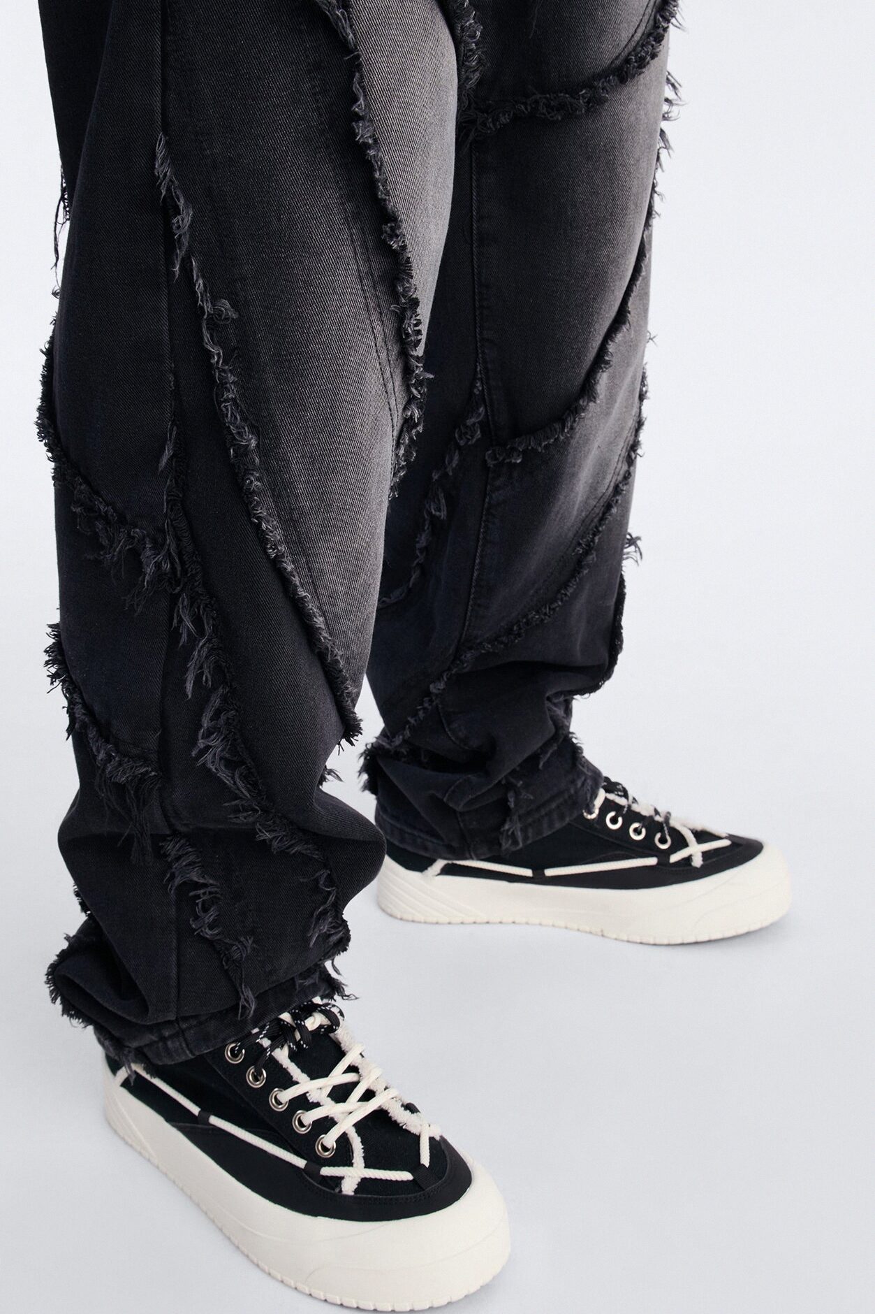 Straight Street Fray Jeans - Black Wash