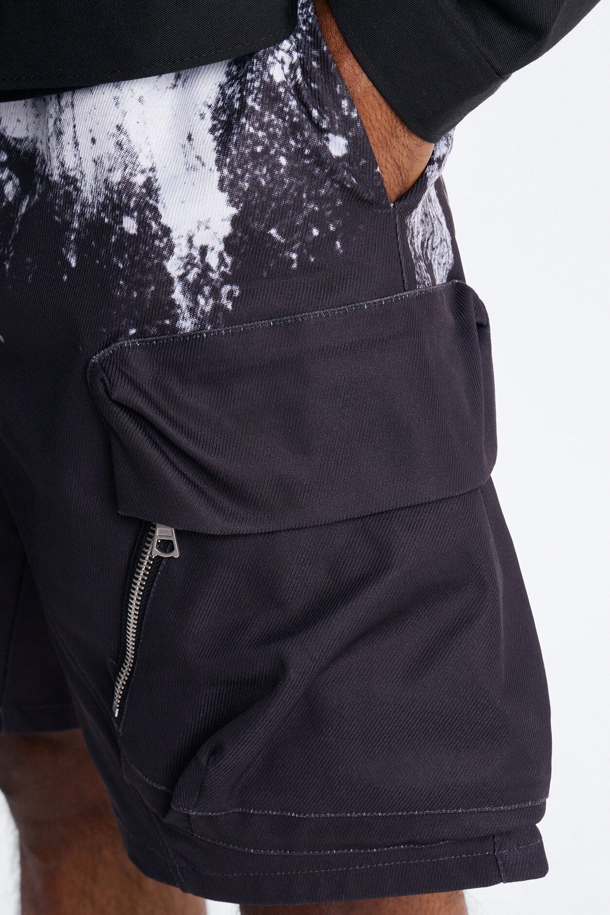 Relaxed Traveling Artist Short - Black/White