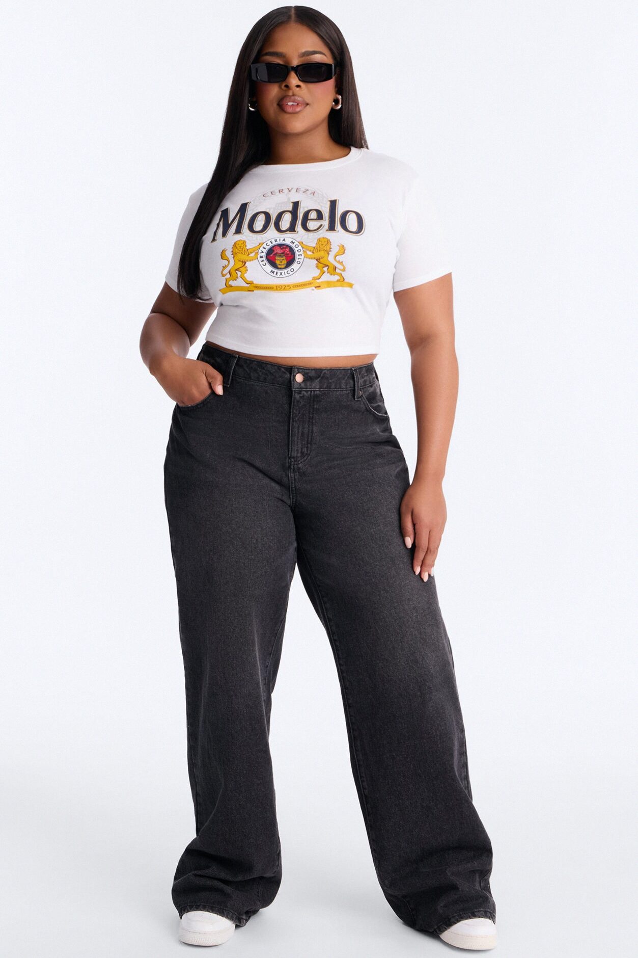 Modelo Cerveza Baby Tee - White