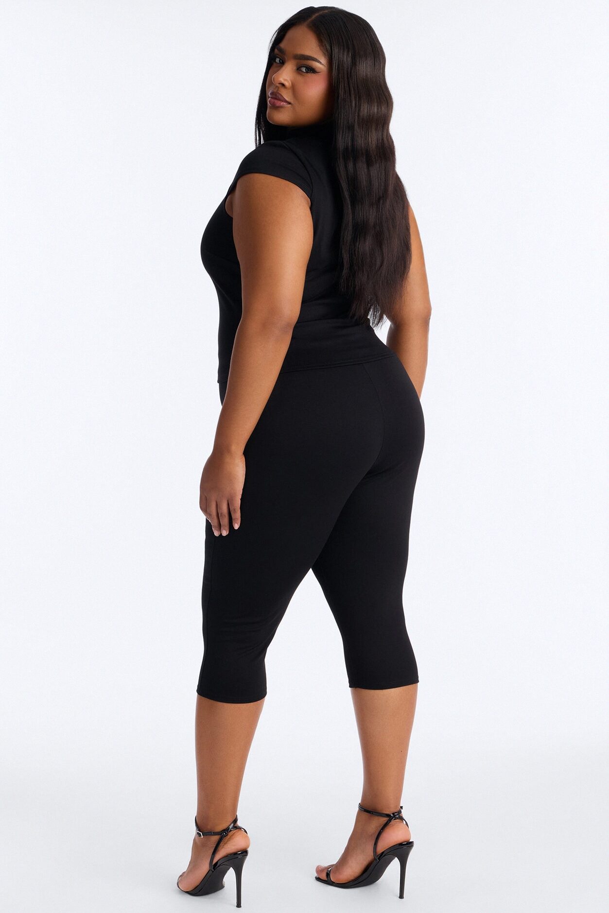 Sienna Keyhole Capri Set - Black