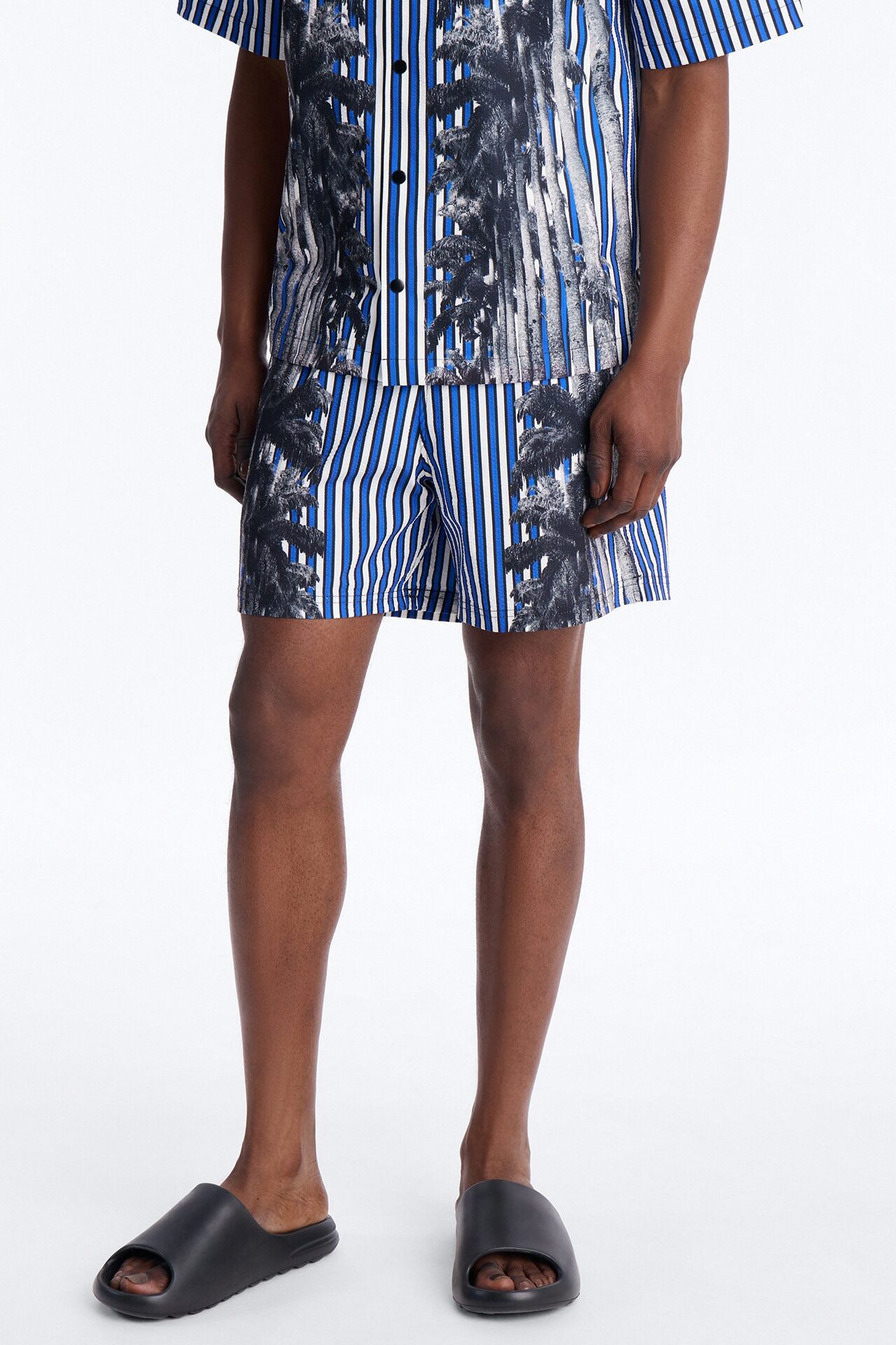 Palm Haven Striped Seersucker Swim Trunk 6″ - Blue