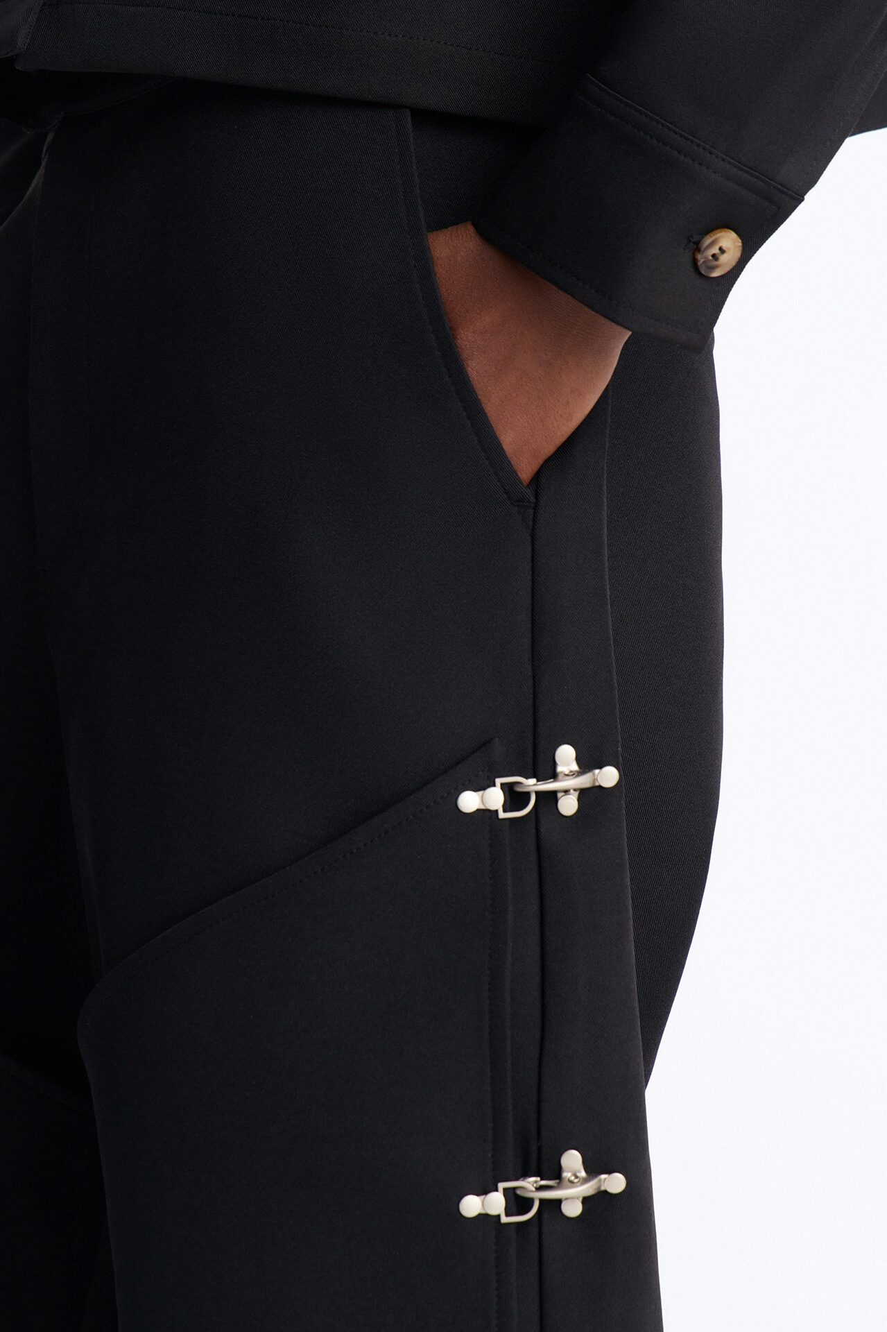 Baggy Vie Clasp Short - Black