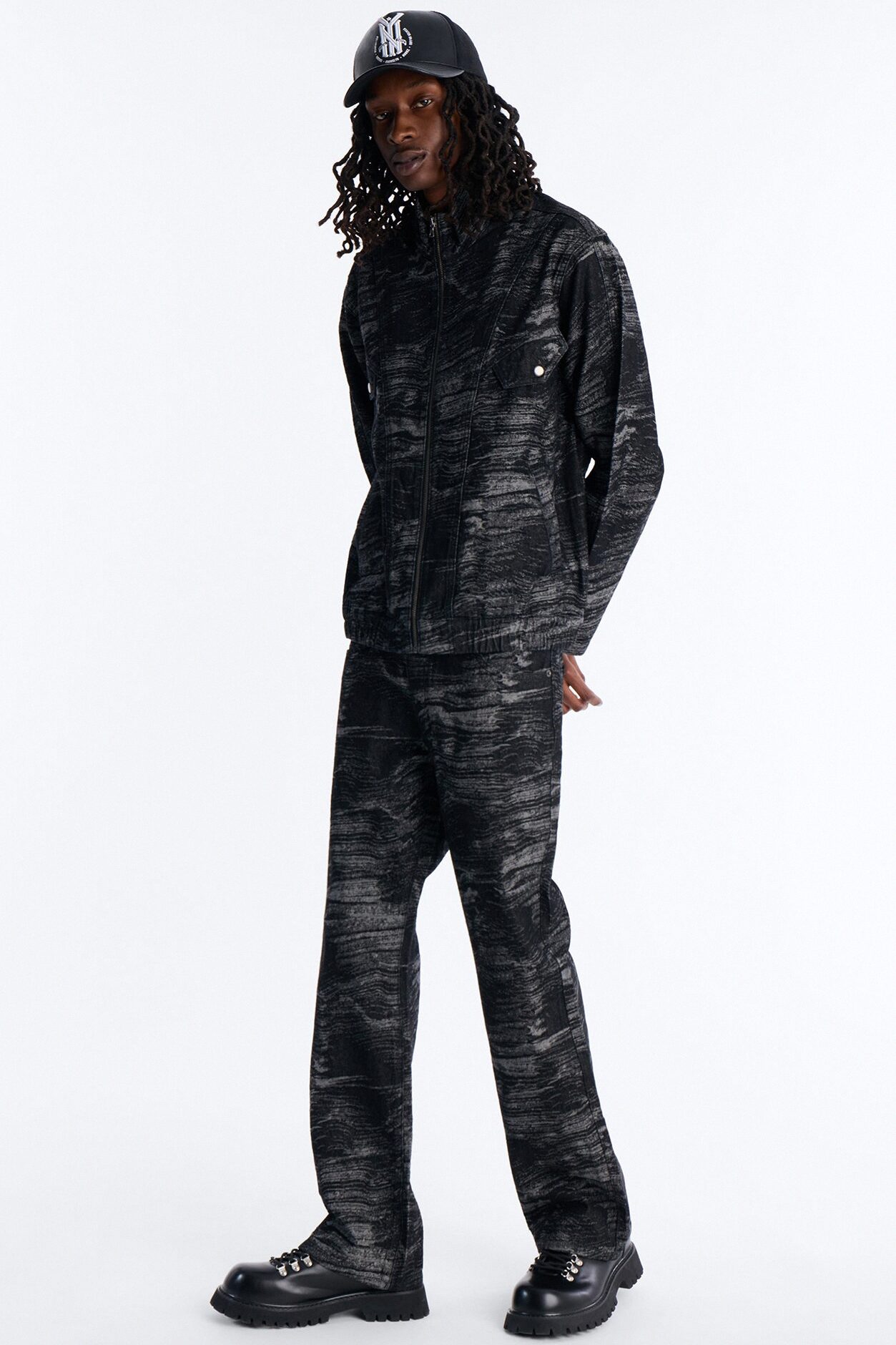 Straight Flare Jacquard Waves Jean - Black Wash