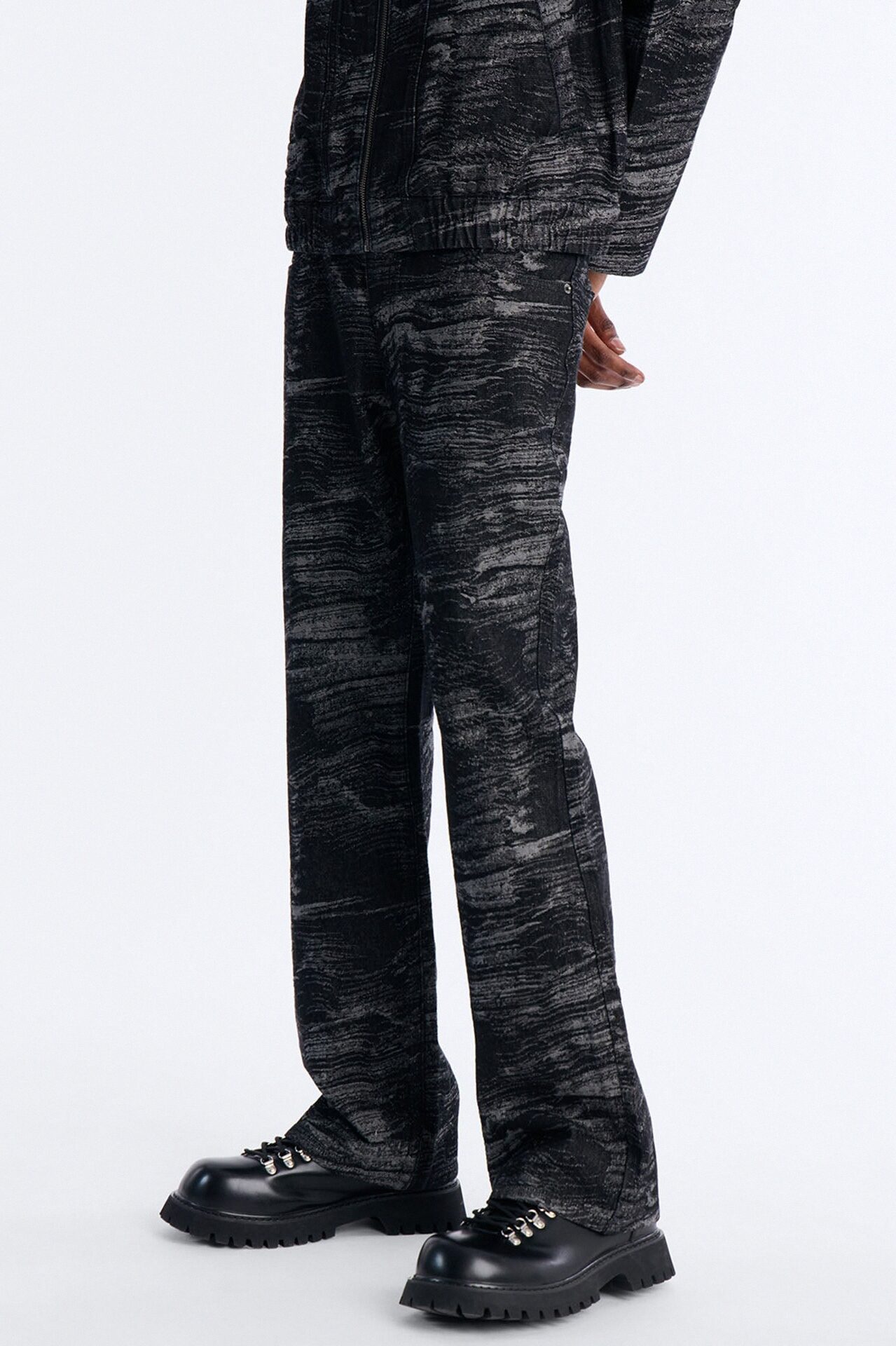 Straight Flare Jacquard Waves Jean - Black Wash