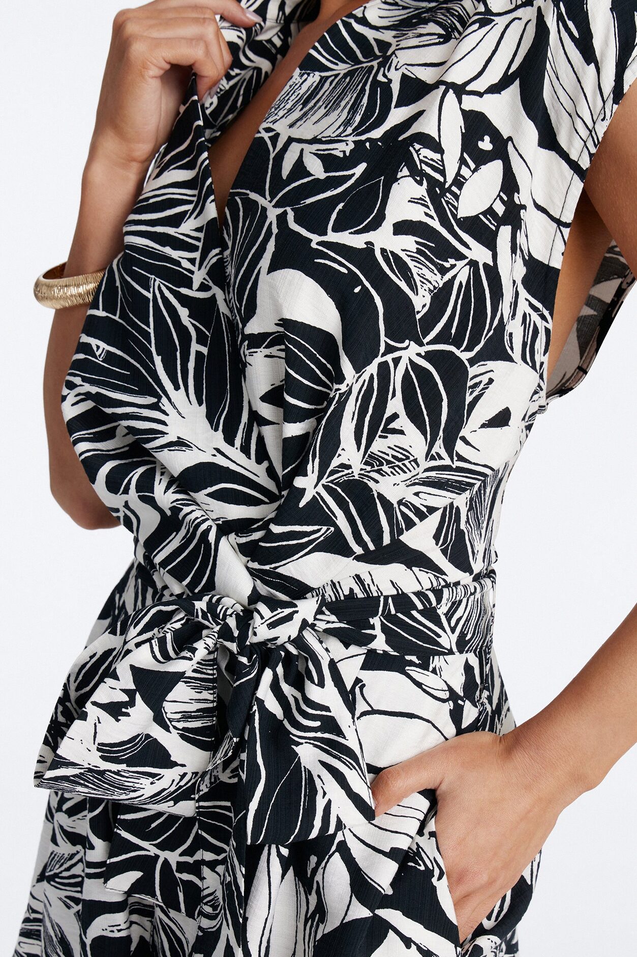Nina Linen Tie Waist Romper - Black/White