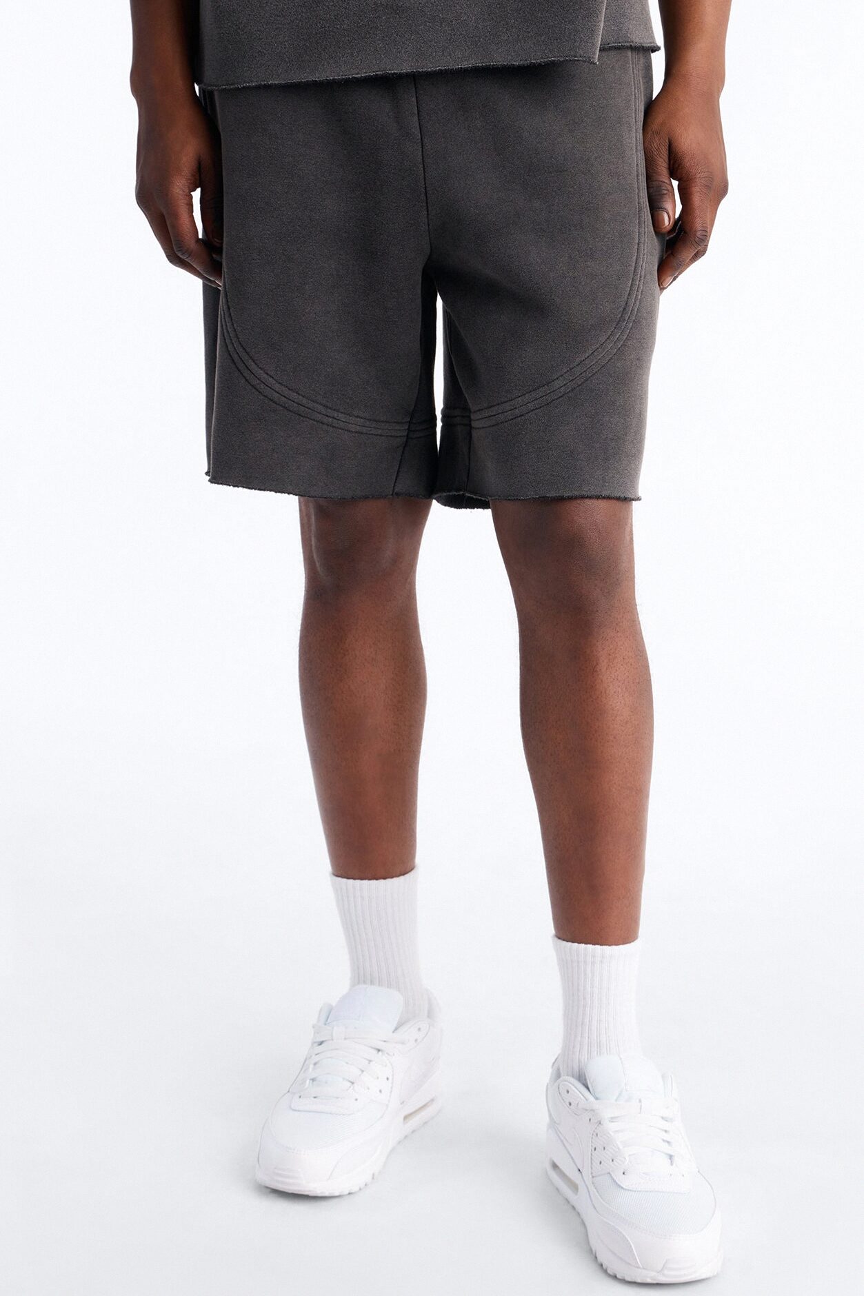Washed Raw Edge Baggy Sweatshort - Black Wash
