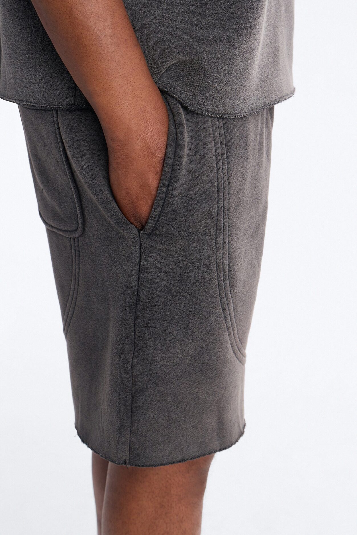 Washed Raw Edge Baggy Sweatshort - Black Wash