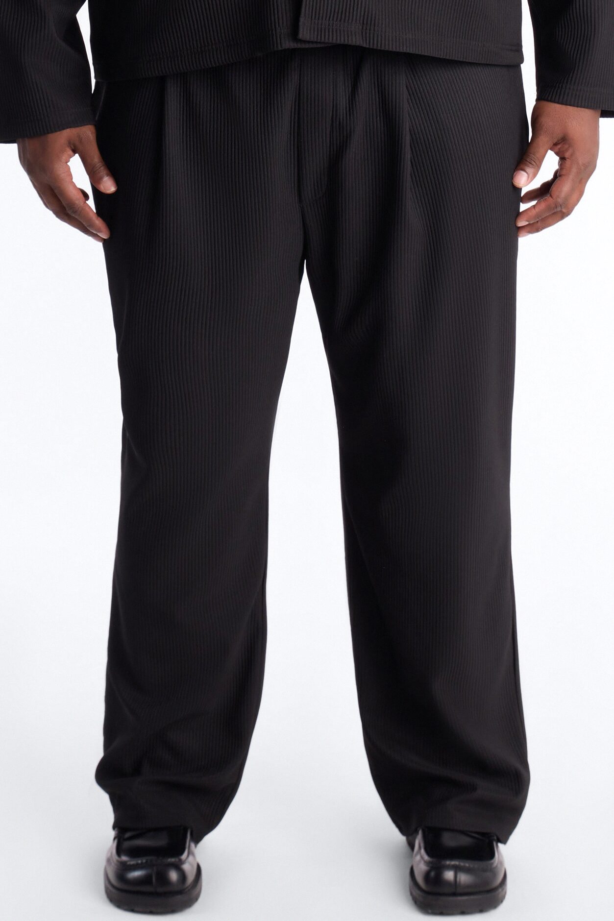 Show Up Straight Pleated Casual Trouser - Black
