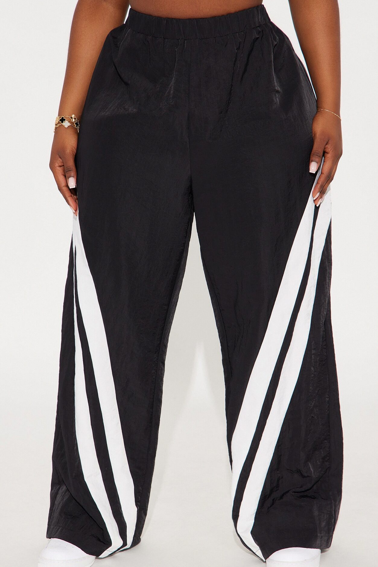 Follow The Curve Windbreaker Track Pant - Black