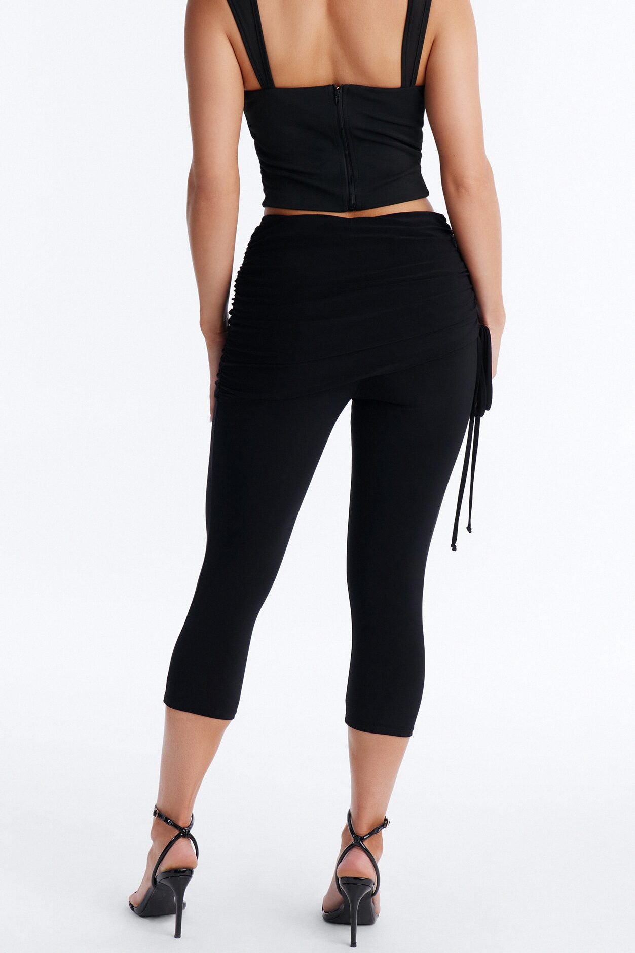 Teya Mid Rise Draped Ruched Capri Legging 19″ - Black