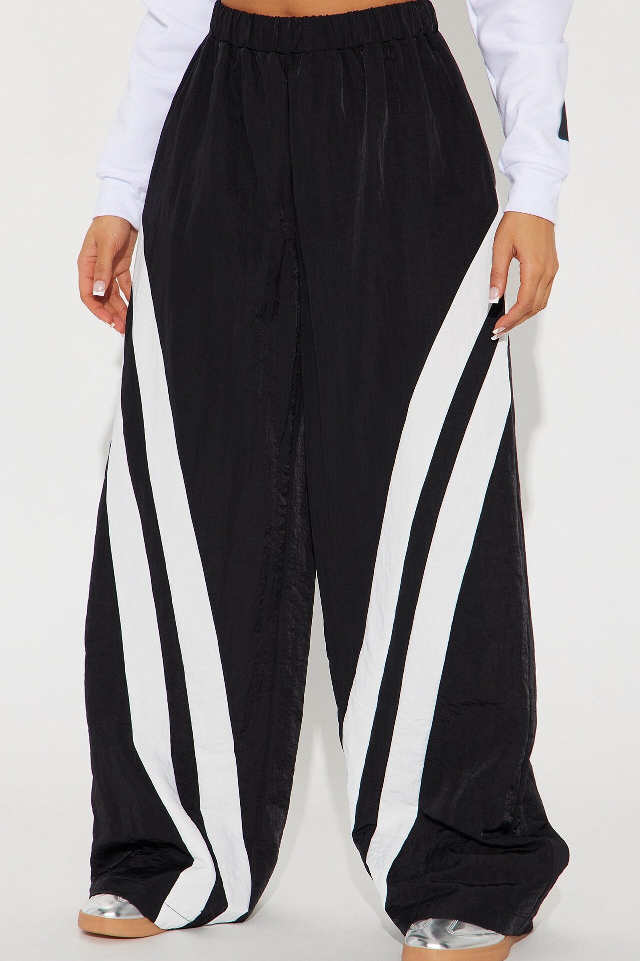 Follow The Curve Windbreaker Track Pant - Black