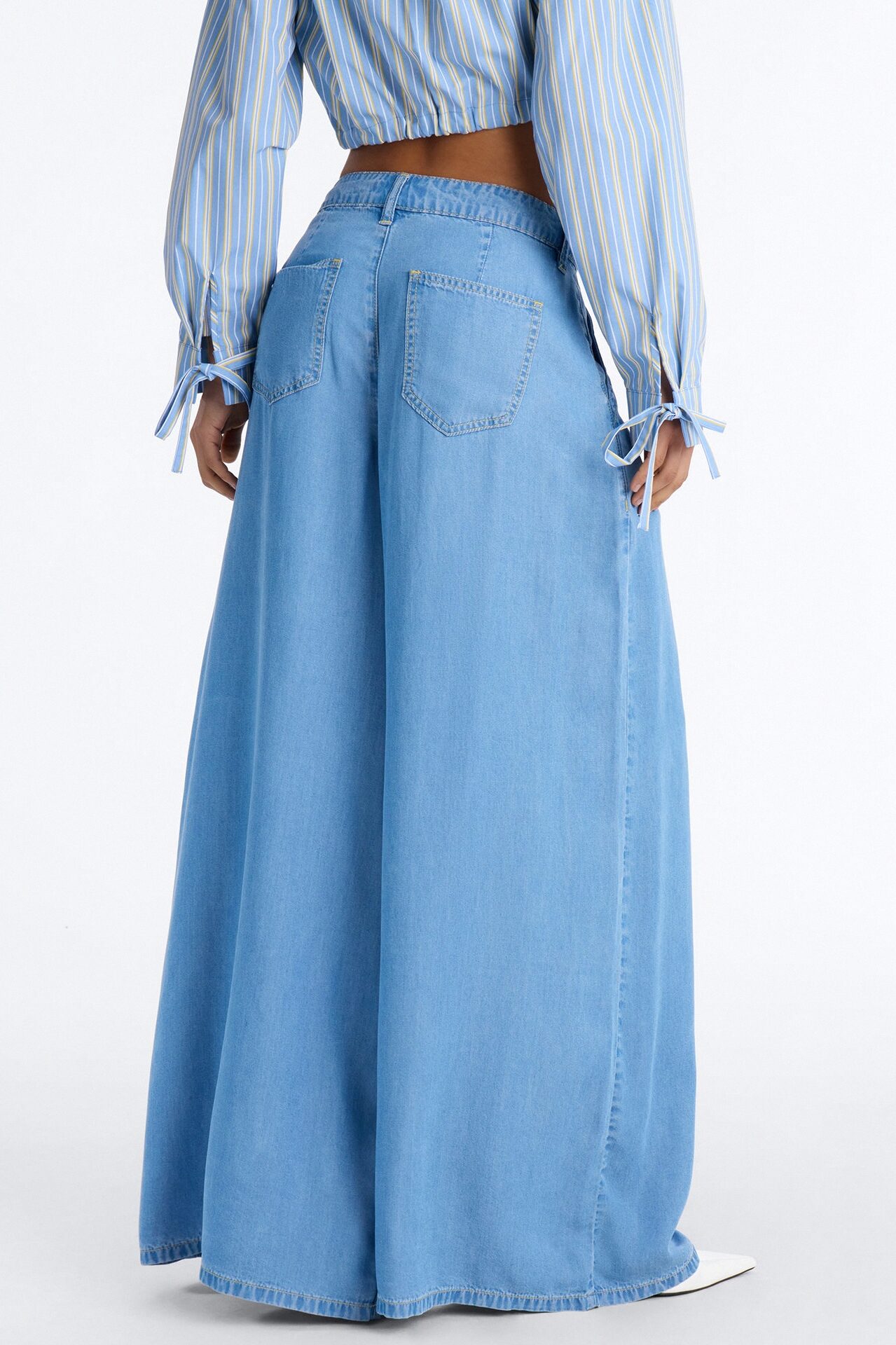 High Tempo Chambray Super Low Rise Pant 32″ - Light Wash