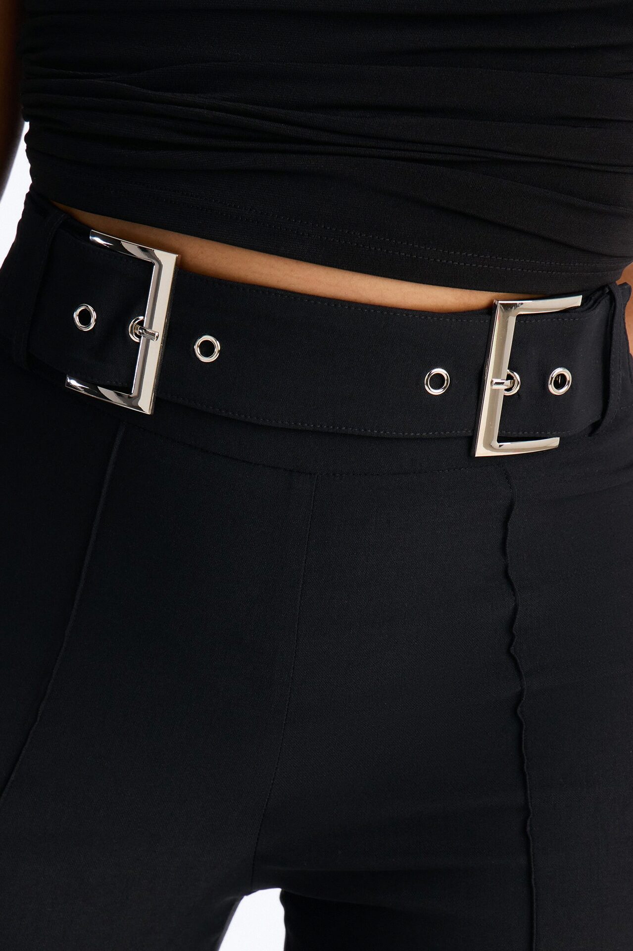 Makayla High Rise Buckle Skinny Capri Pant 19″ - Black