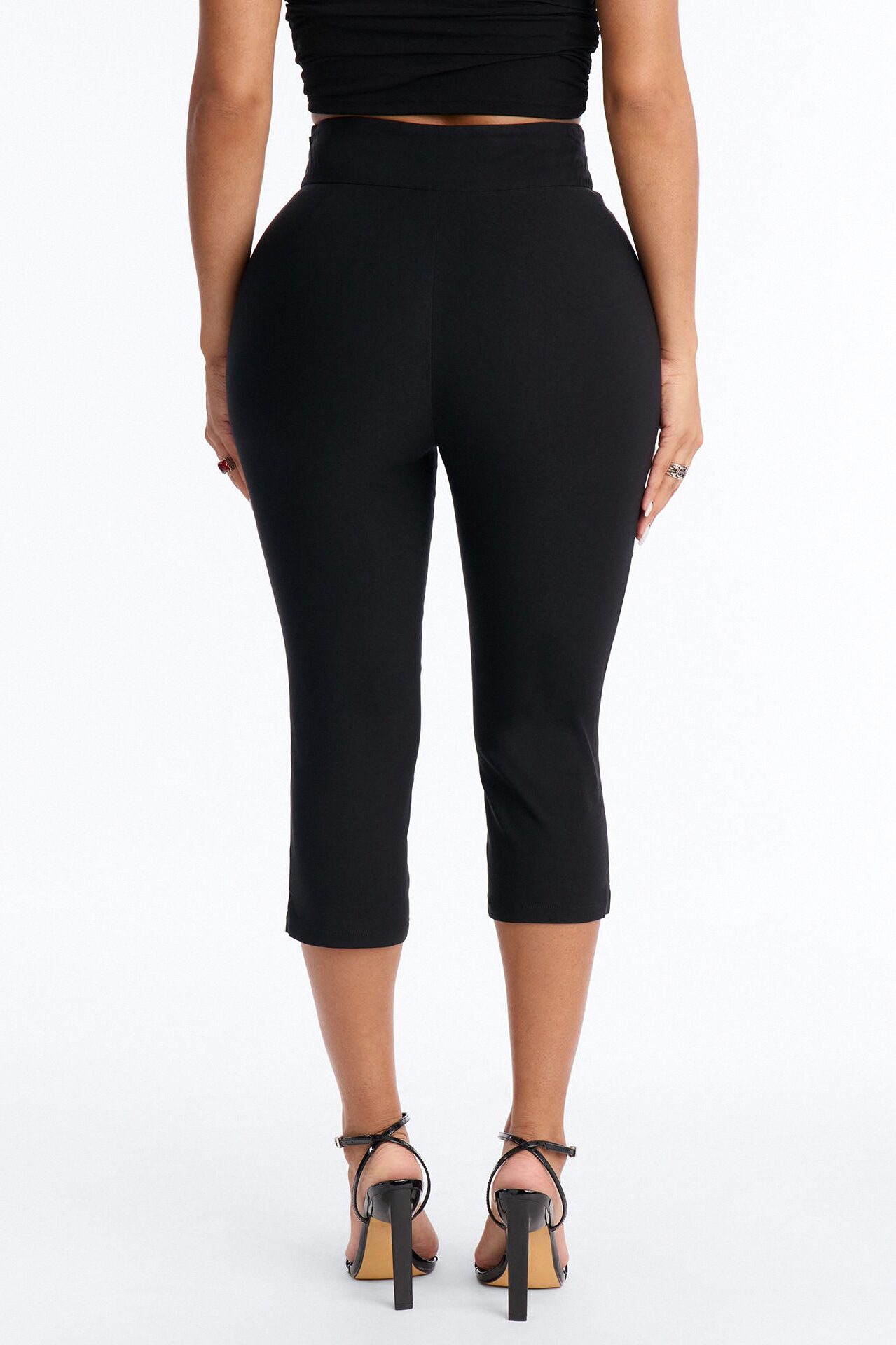 Makayla High Rise Buckle Skinny Capri Pant 19″ - Black