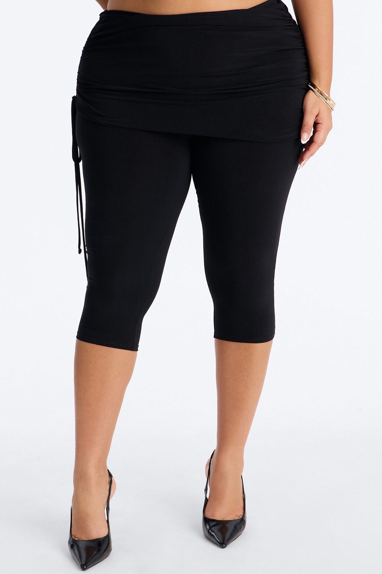 Teya Mid Rise Draped Ruched Capri Legging 19″ - Black