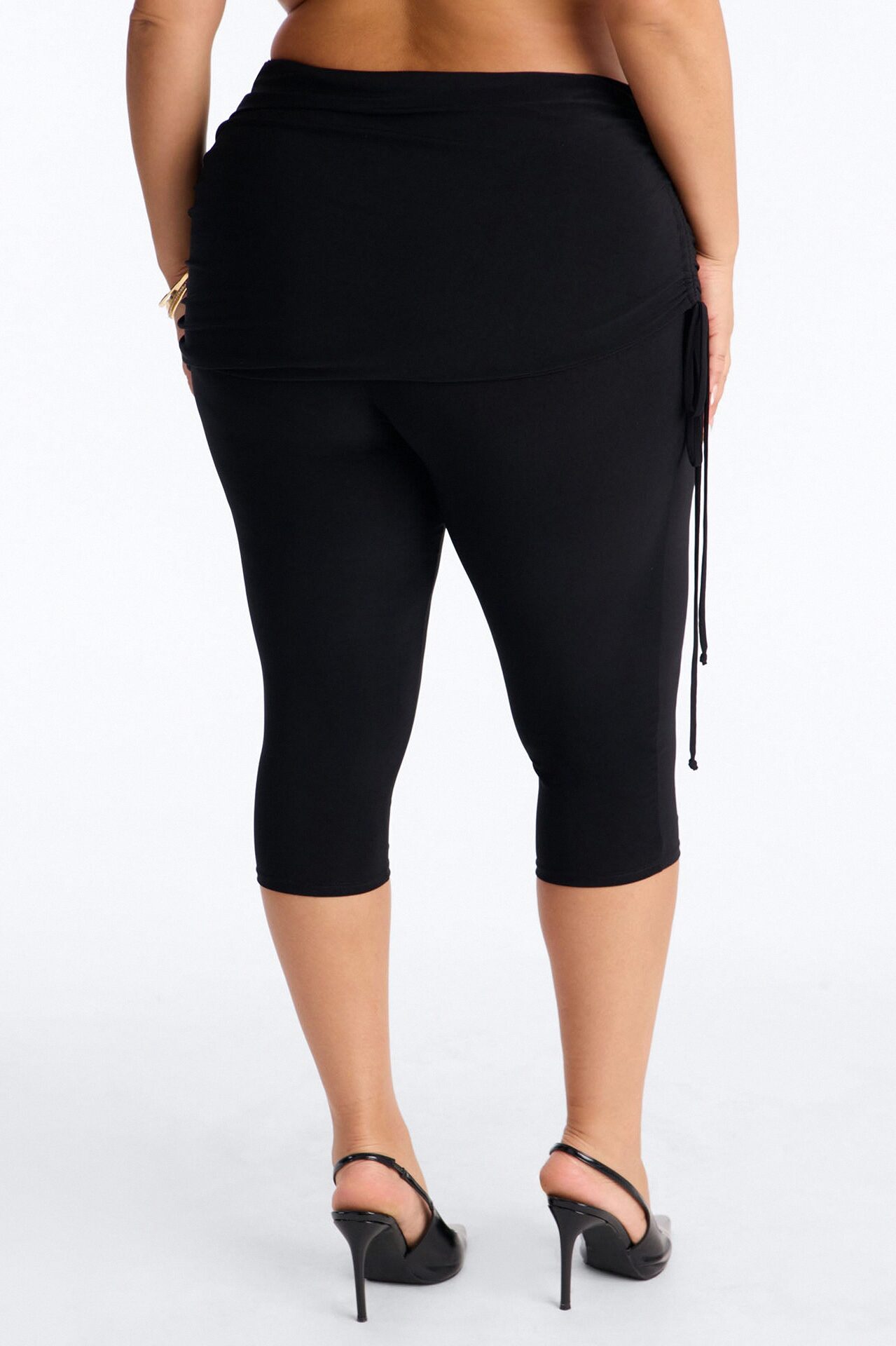 Teya Mid Rise Draped Ruched Capri Legging 19″ - Black