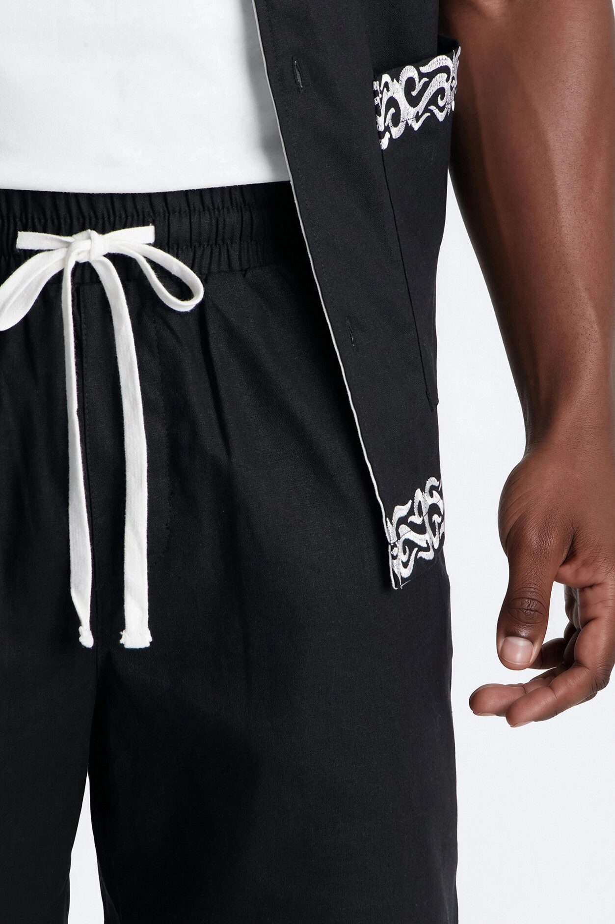 Relaxed Coastal Isla Short - Black