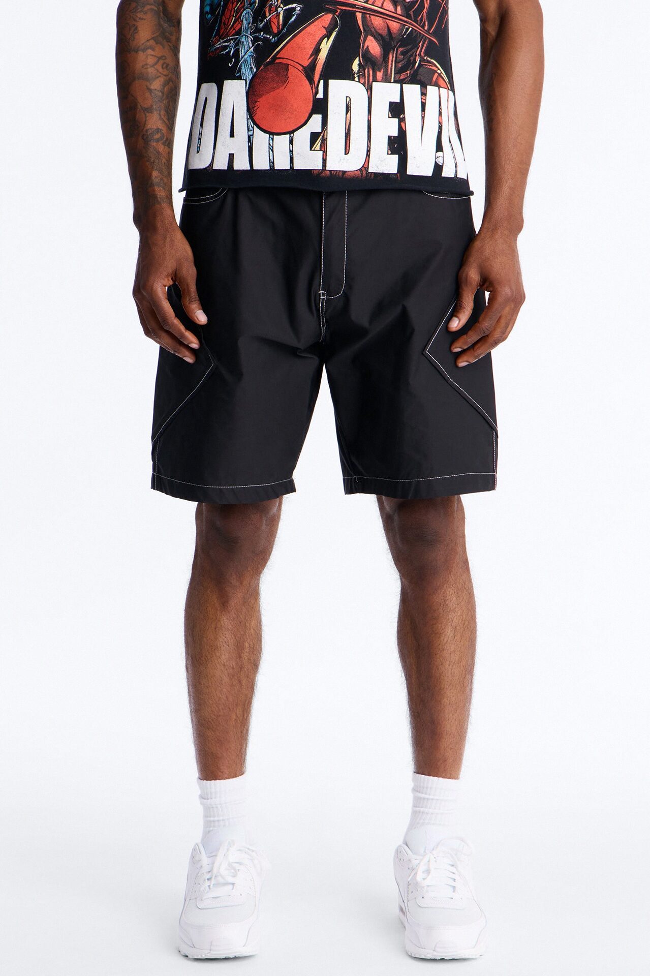 Relaxed Diamond Appeal Contrast Thread Short - Black