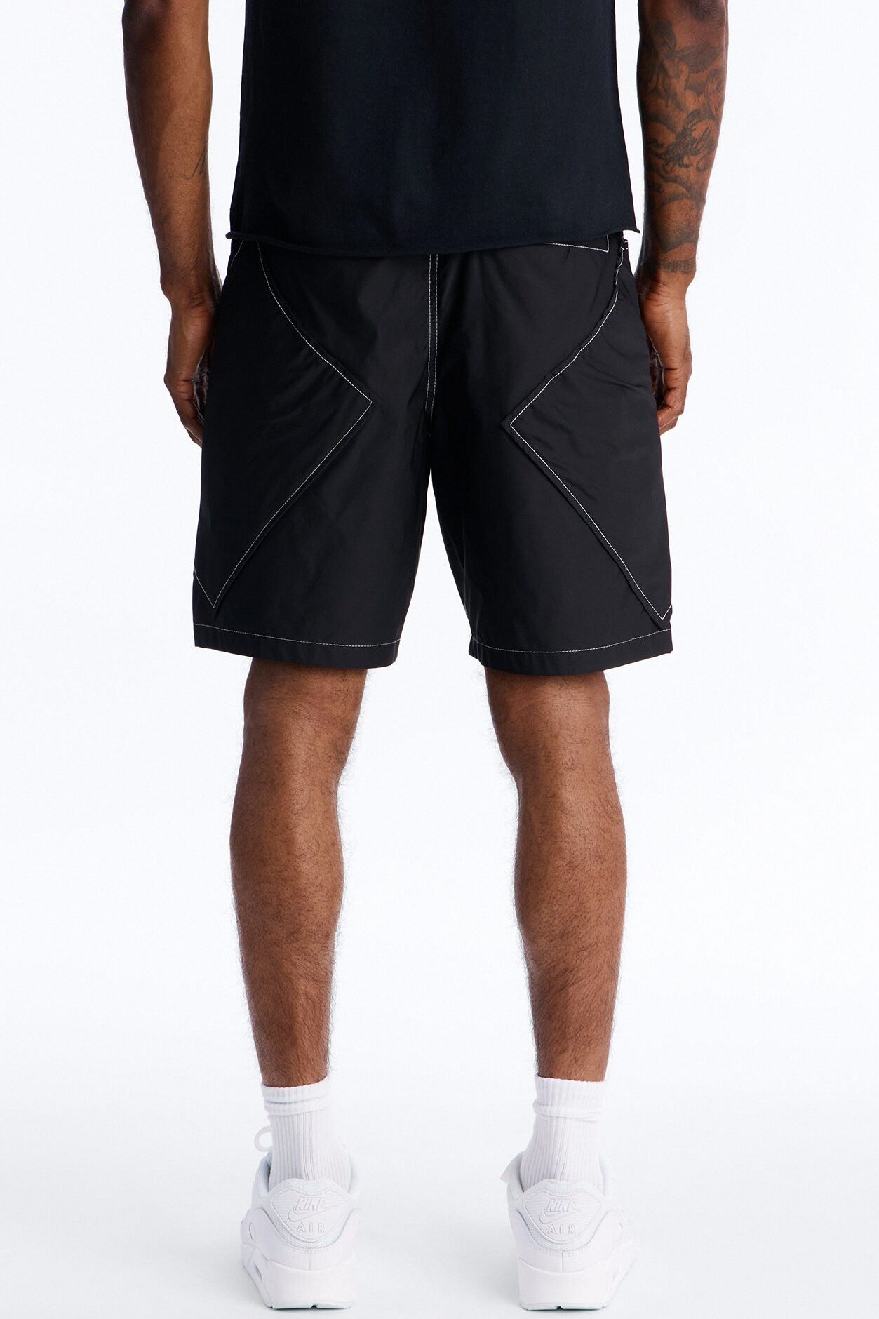 Relaxed Diamond Appeal Contrast Thread Short - Black