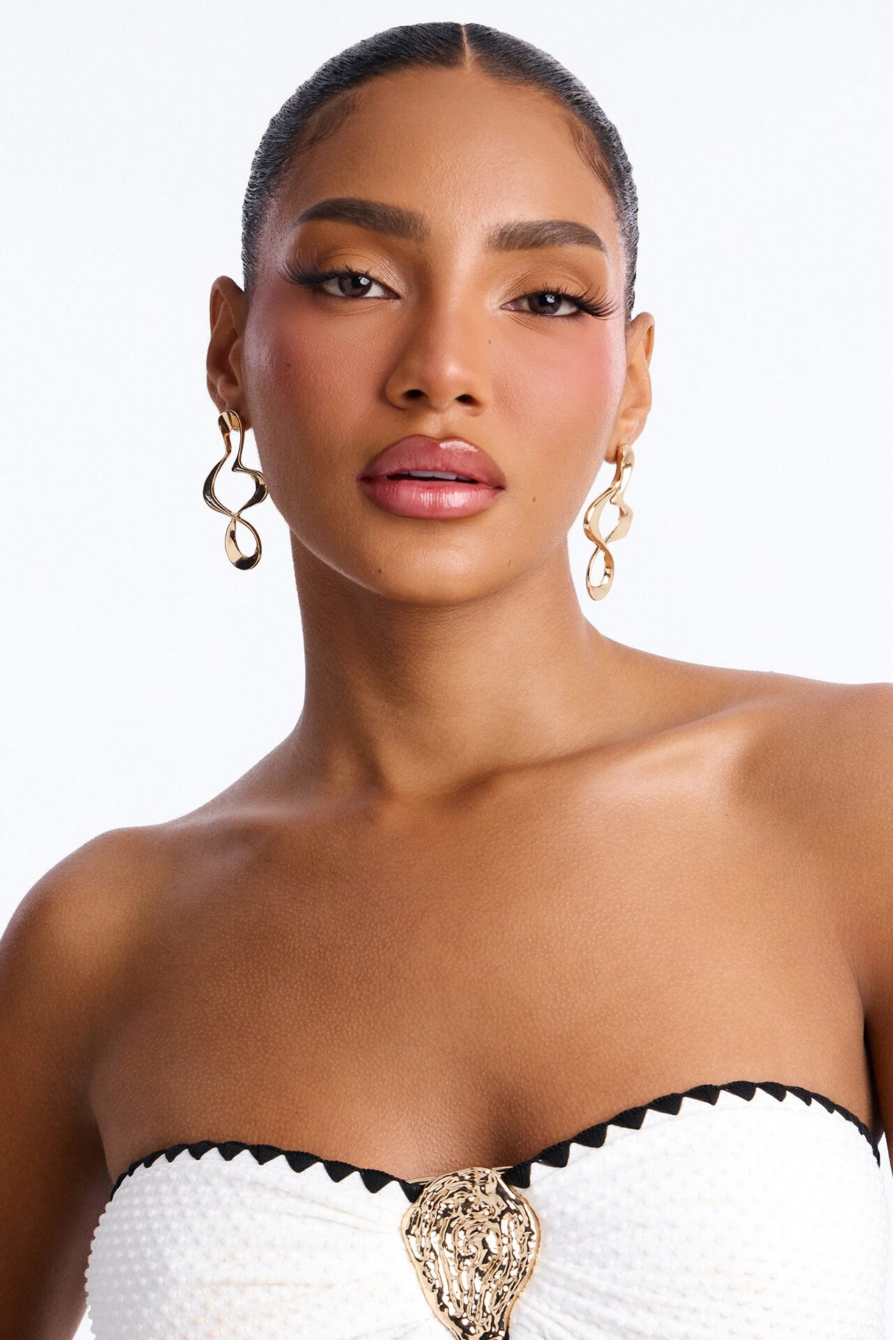 Effortlessly Chic Drop Earrings - Gold