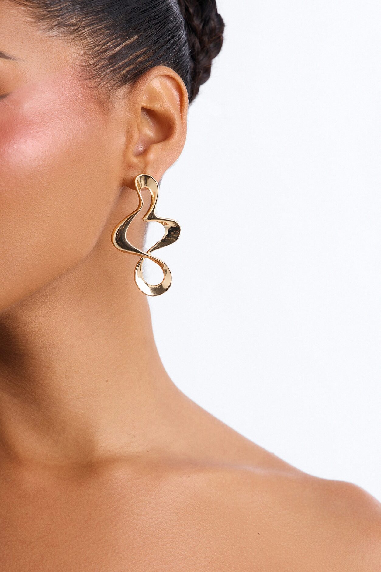 Effortlessly Chic Drop Earrings - Gold