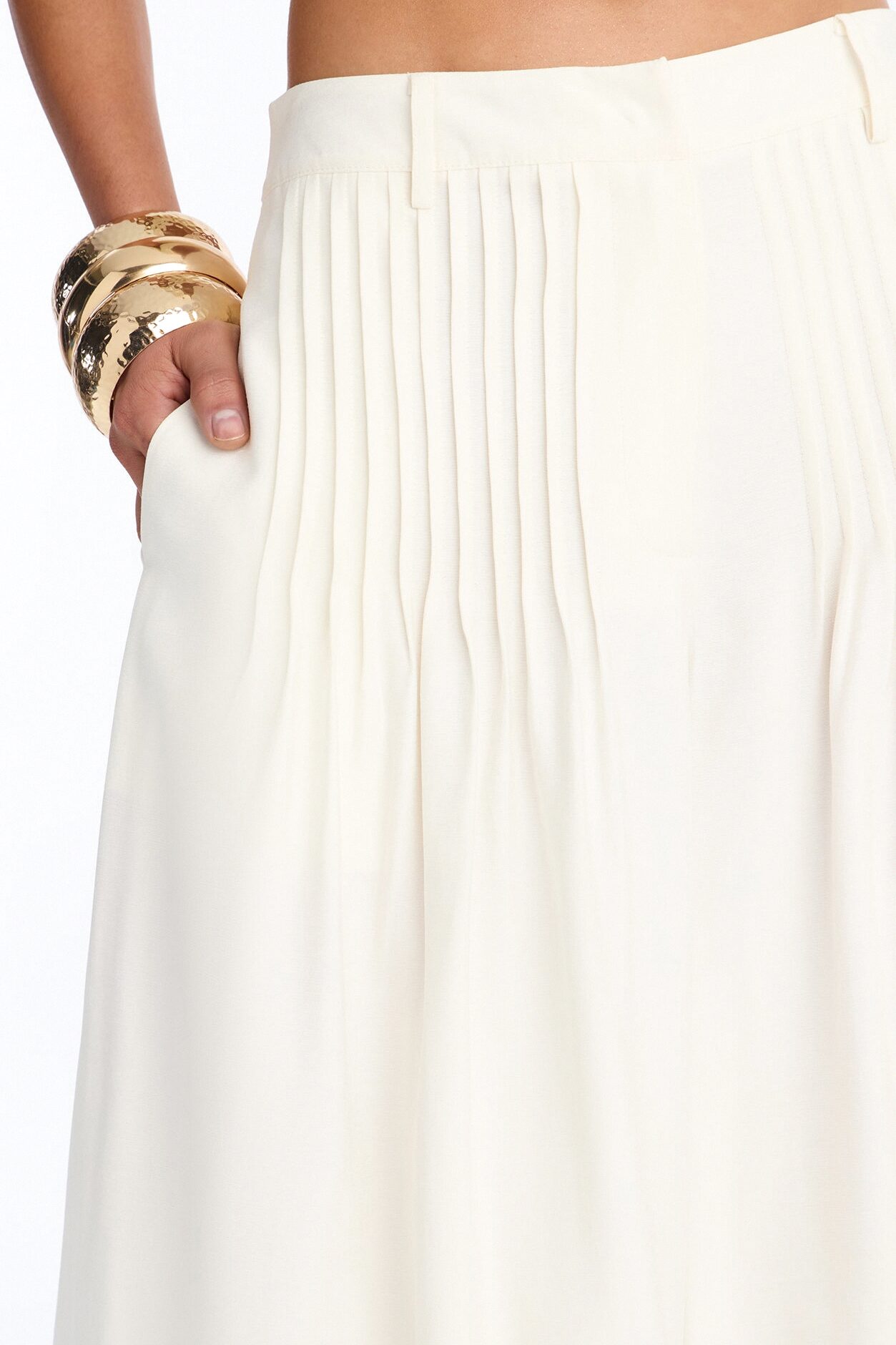 Settled In Pleated Wide Leg Pant 33″ - White