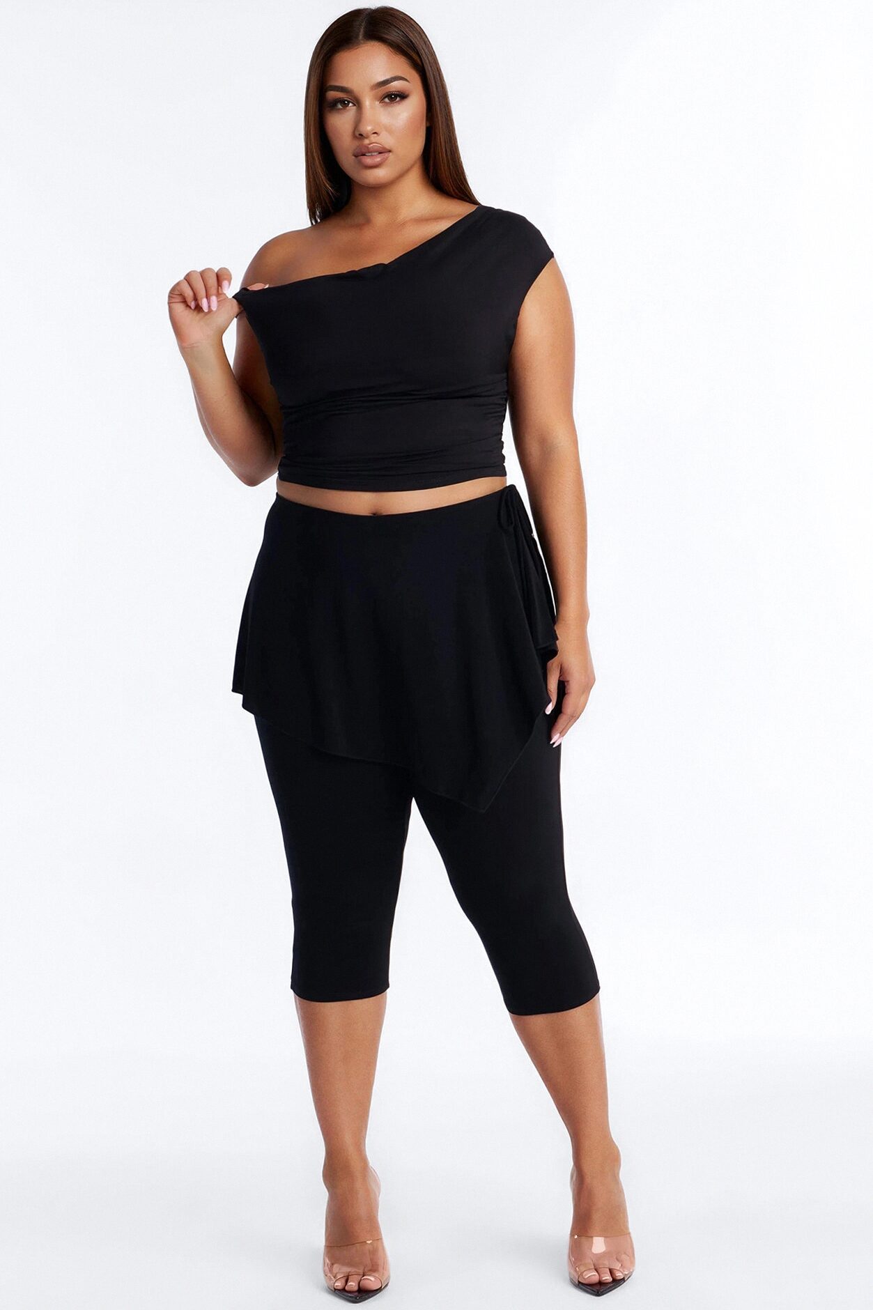 Bella Low Rise Skirted Capri Legging - Black