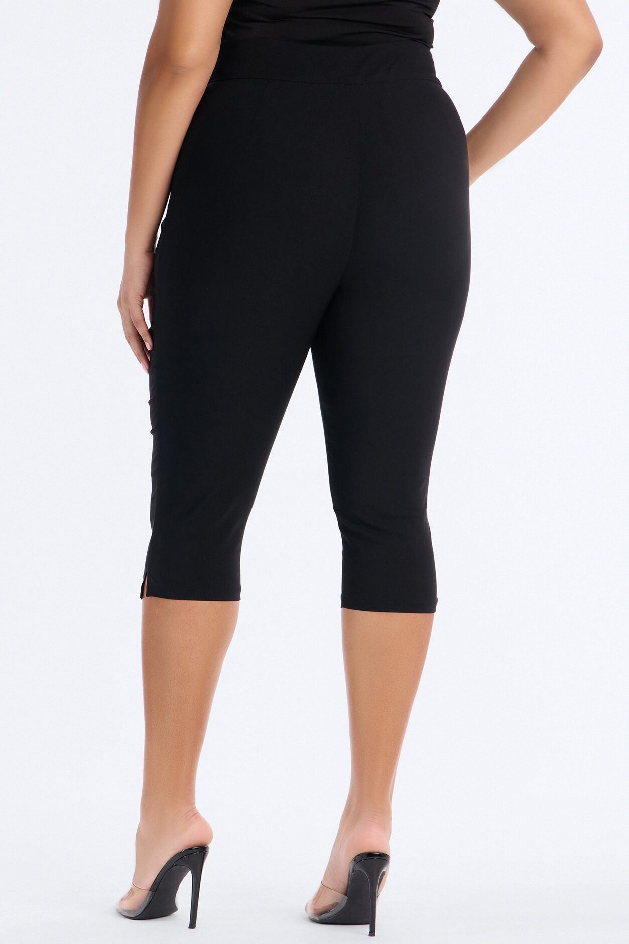 Makayla High Rise Buckle Skinny Capri Pant 19″ - Black