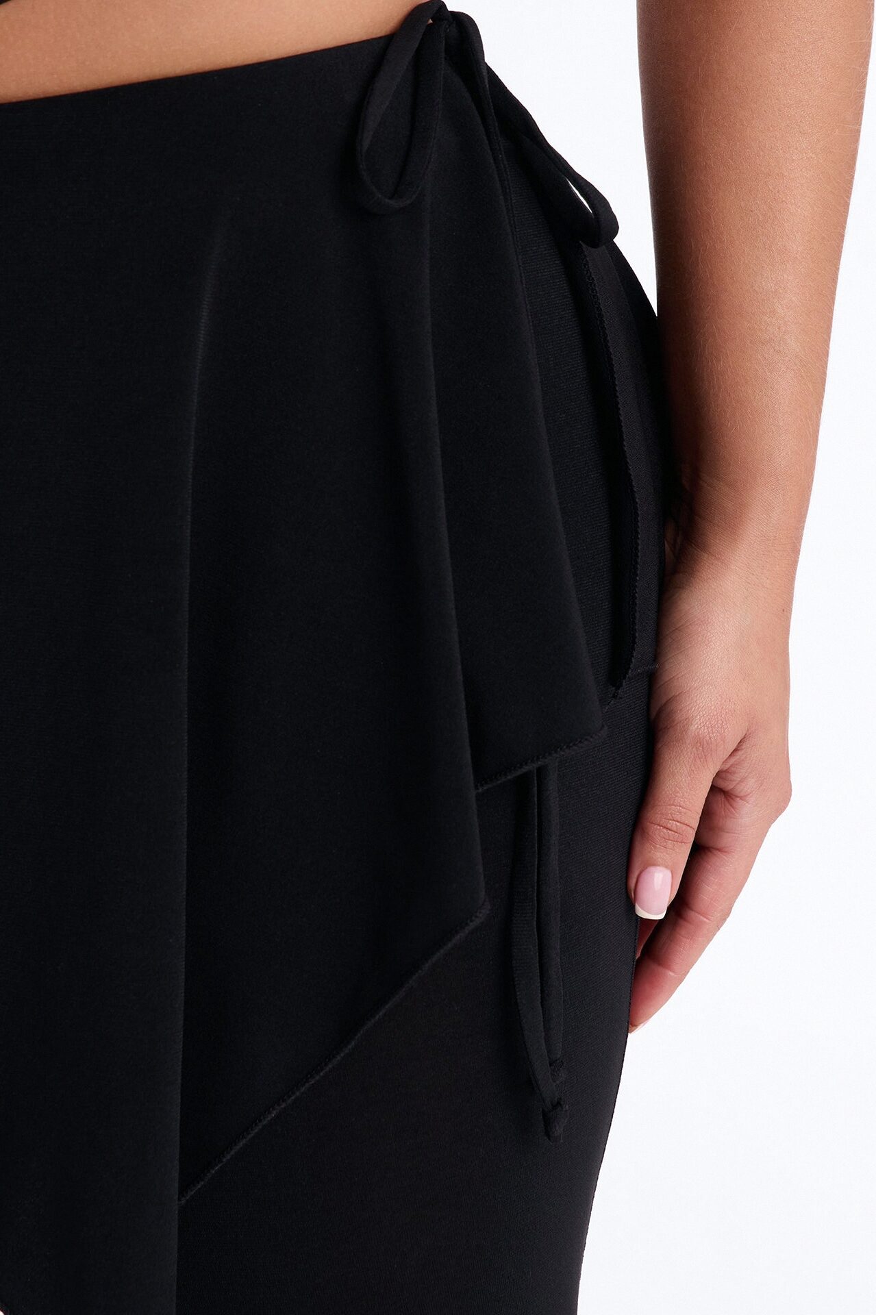 Bella Low Rise Skirted Capri Legging - Black