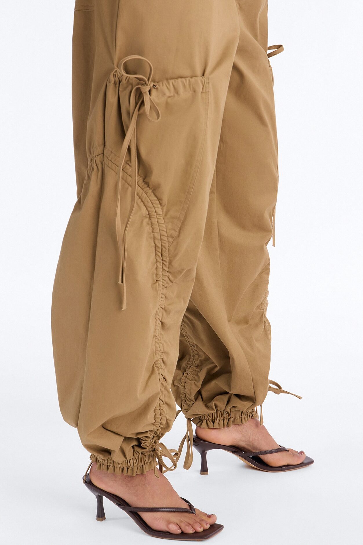 Gemma Low Rise Ruched Jogger Cargo Pant 30″ - Camel