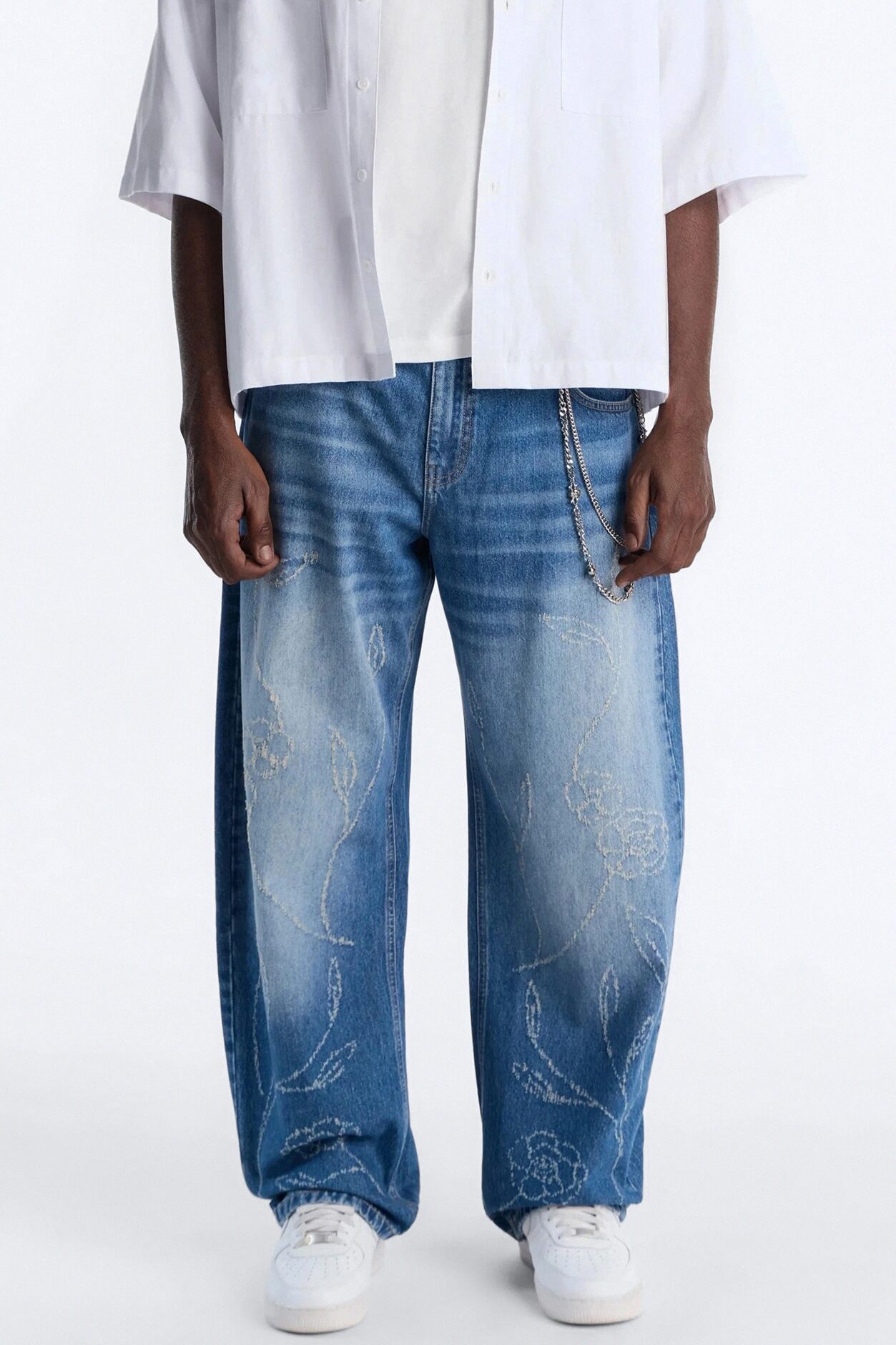 Barrel Etched Floral Jean - Medium Blue Wash