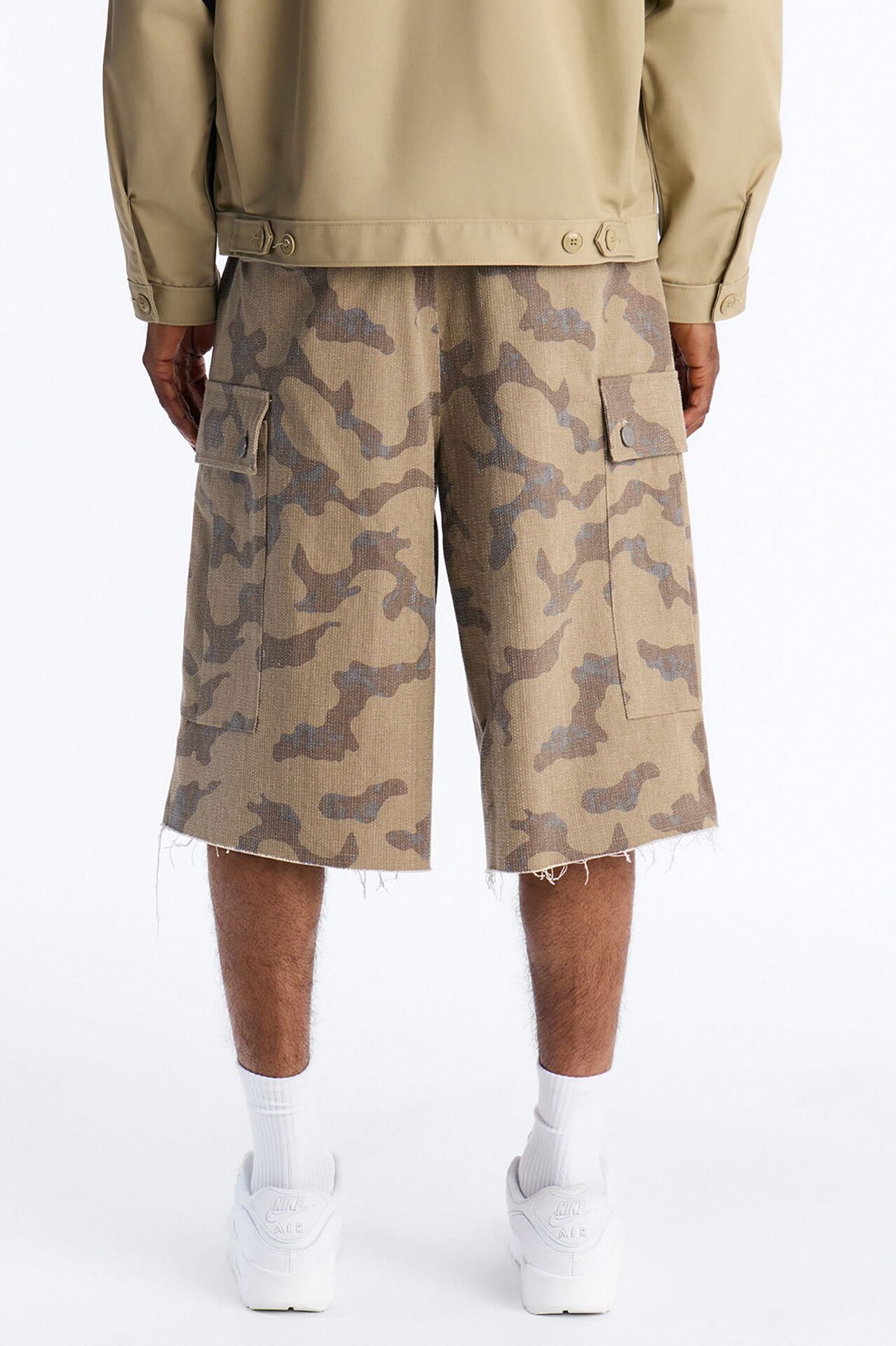 Baggy Subtle Distressed Short - Brown
