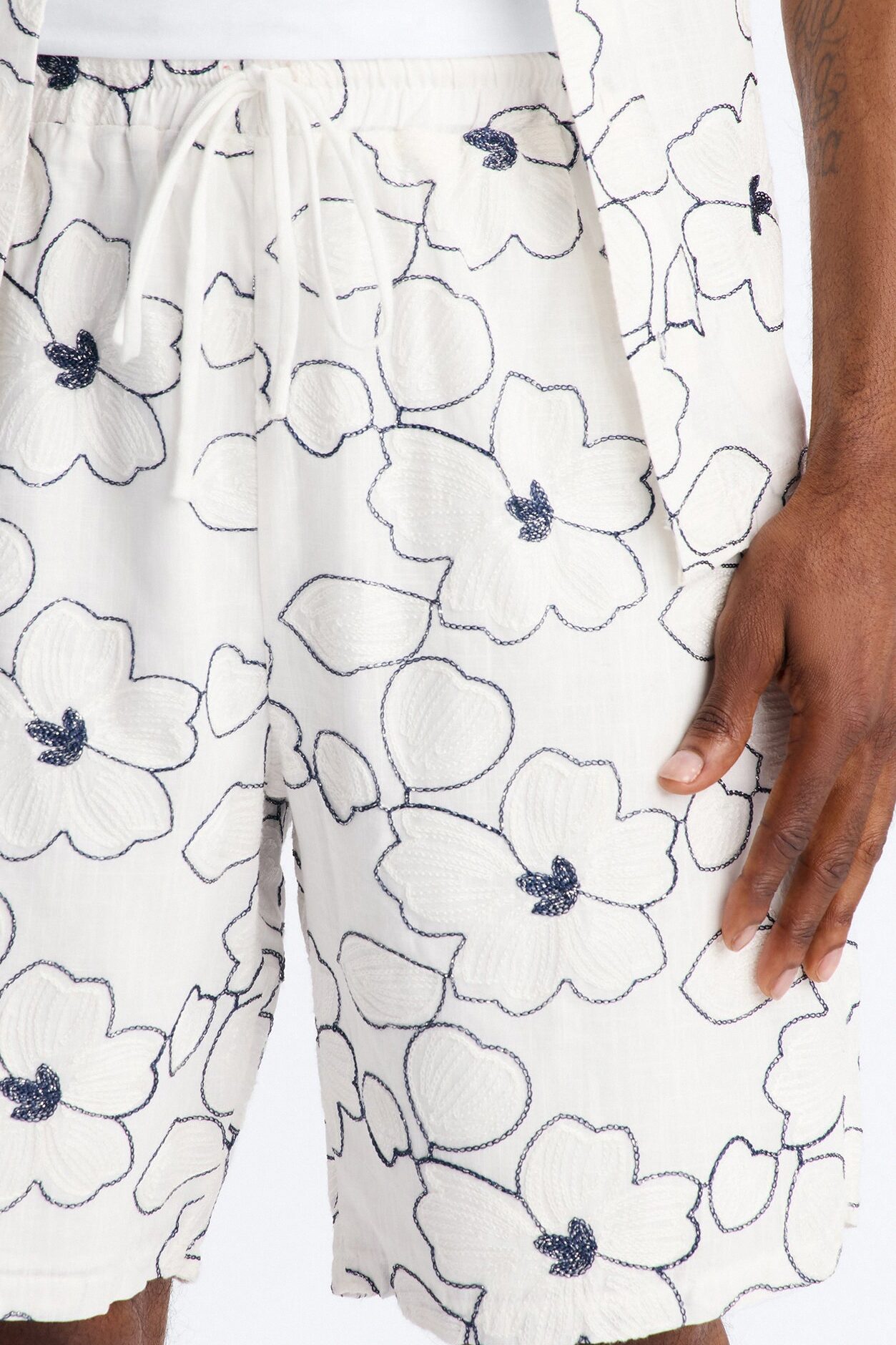 Relaxed Sand Blossom Short - White/combo